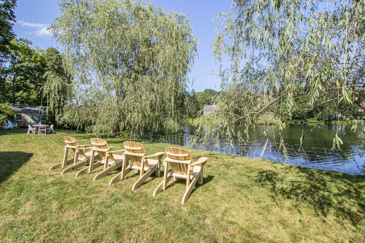 jardin au bord de l jardin au bord de l'étang maison à Cape Cod