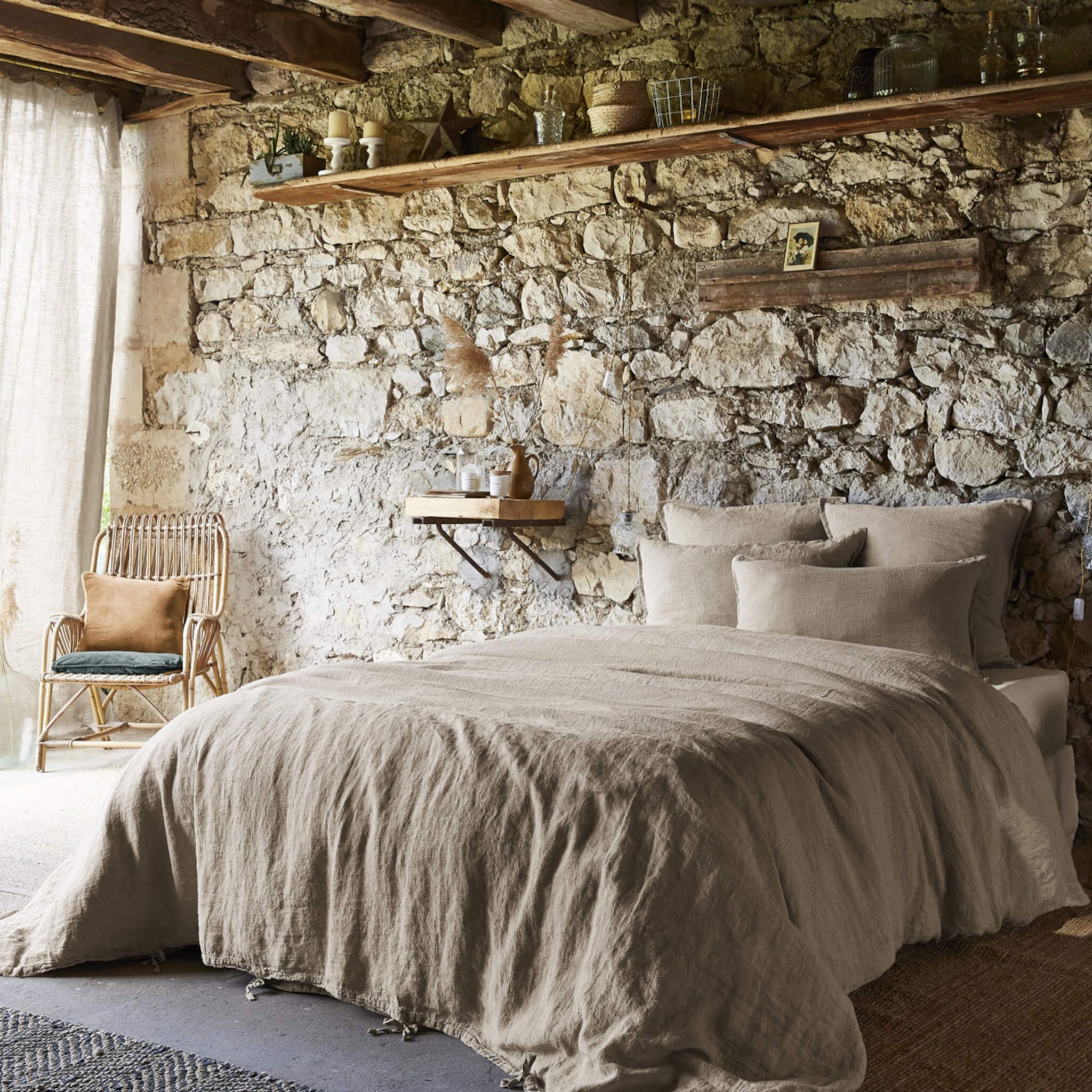 chambre contemporaine mur en pierre