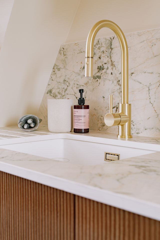 marble countertop in kitchen Photo: ©Jeanne Perrotte marble countertop in kitchen Photo: ©Jeanne Perrotte