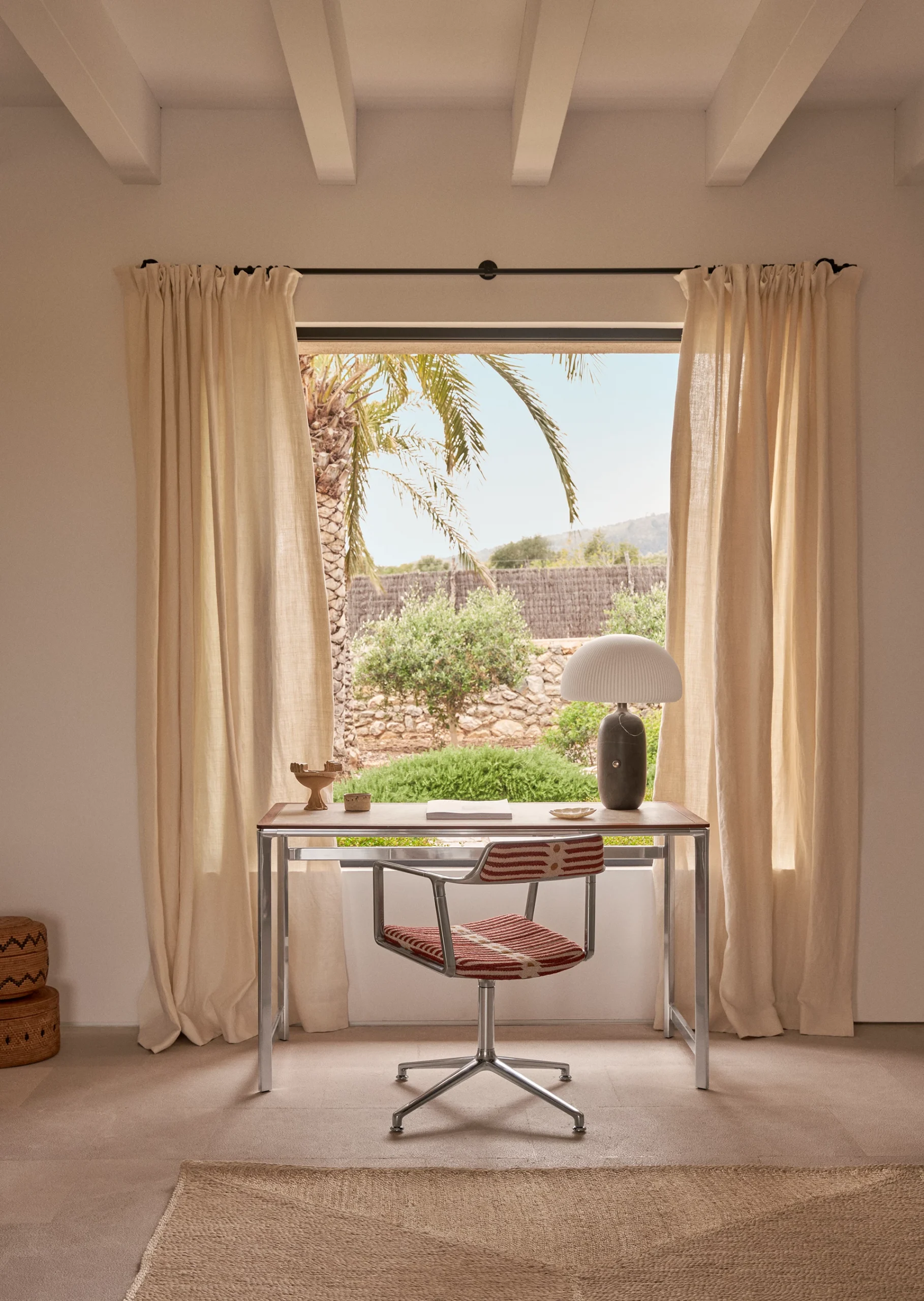 bureau décoration contemporaine maison en pierre Finca Selva Majorque bureau décoration contemporaine maison en pierre Finca Selva Majorque