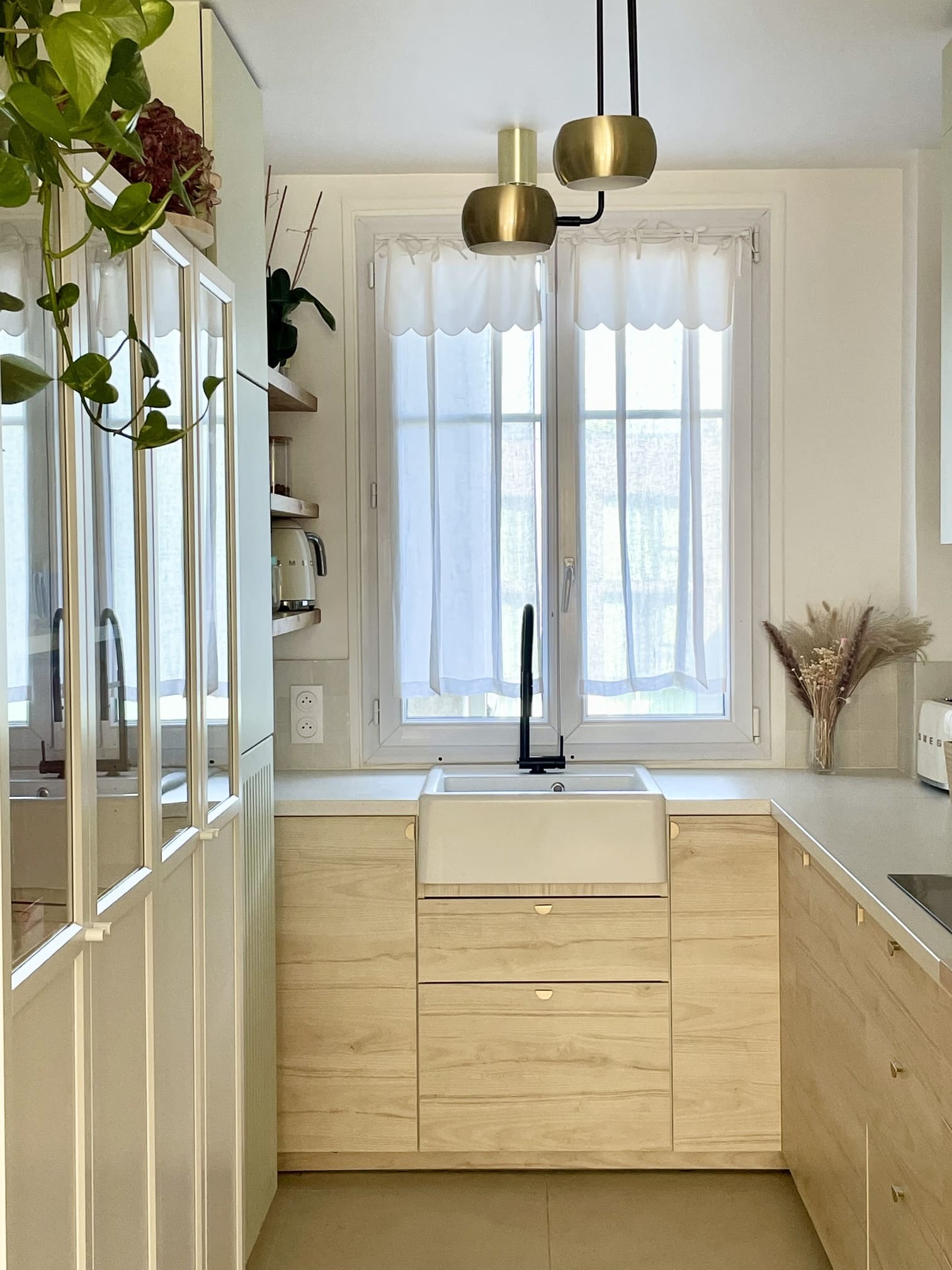 cuisine ouverte appartement de 55m2 près de Paris décoration contemporaine Photo : © Charlotte Gille