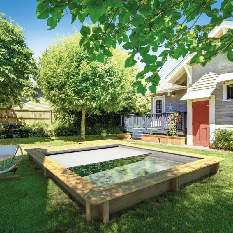 jardin avec mini piscine bois semi enterrée