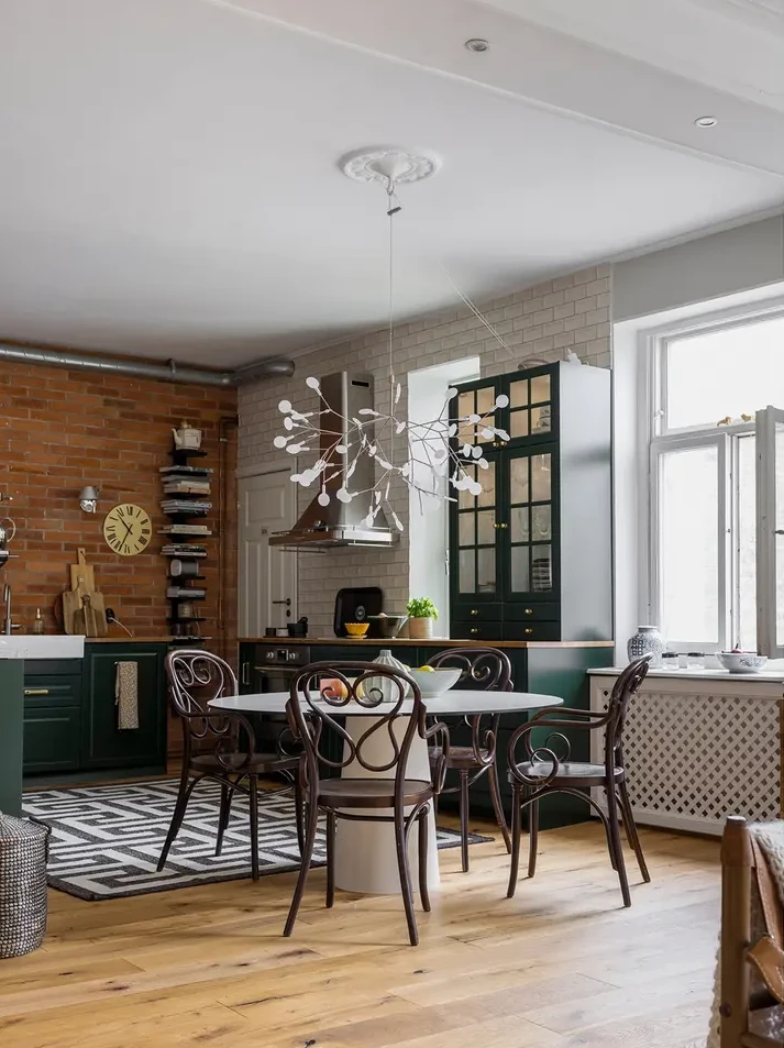cuisine IKEA verte ouverte et salle à manger appartement de 98m2 décoration scandinave éclectique cuisine IKEA verte ouverte et salle à manger appartement de 98m2 décoration scandinave éclectique