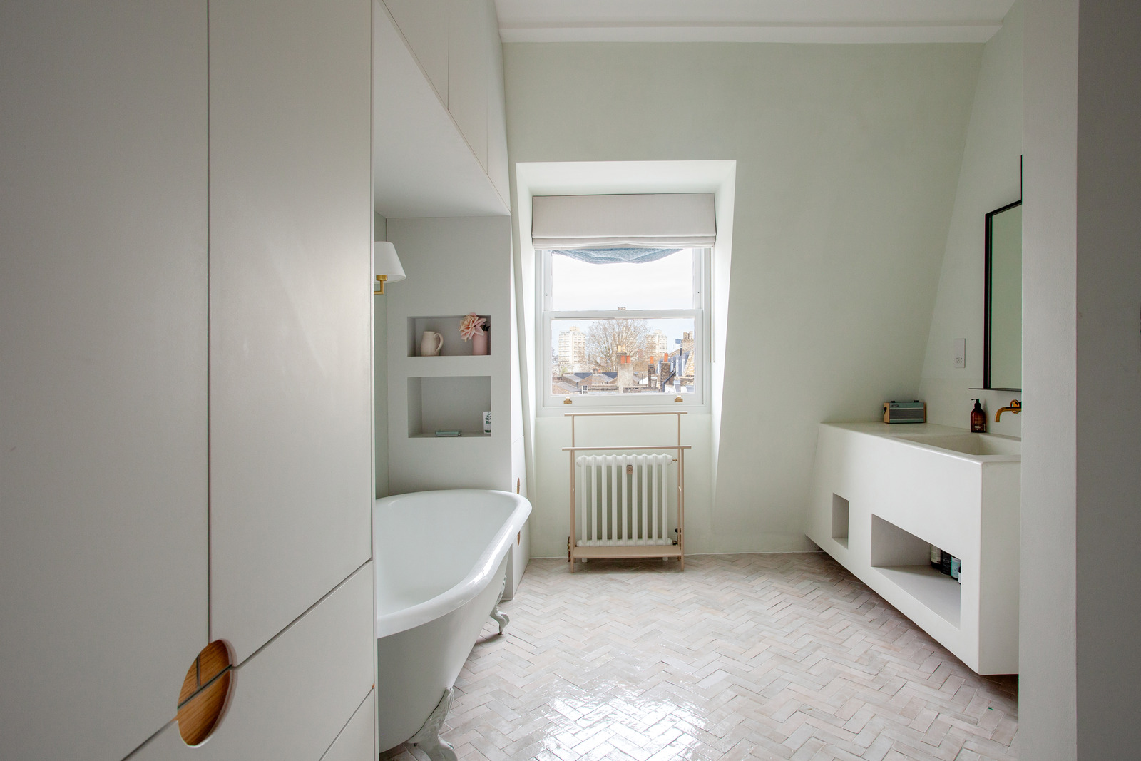 salle de bain vintage avec baignoire sur pieds maison victorienne accolée