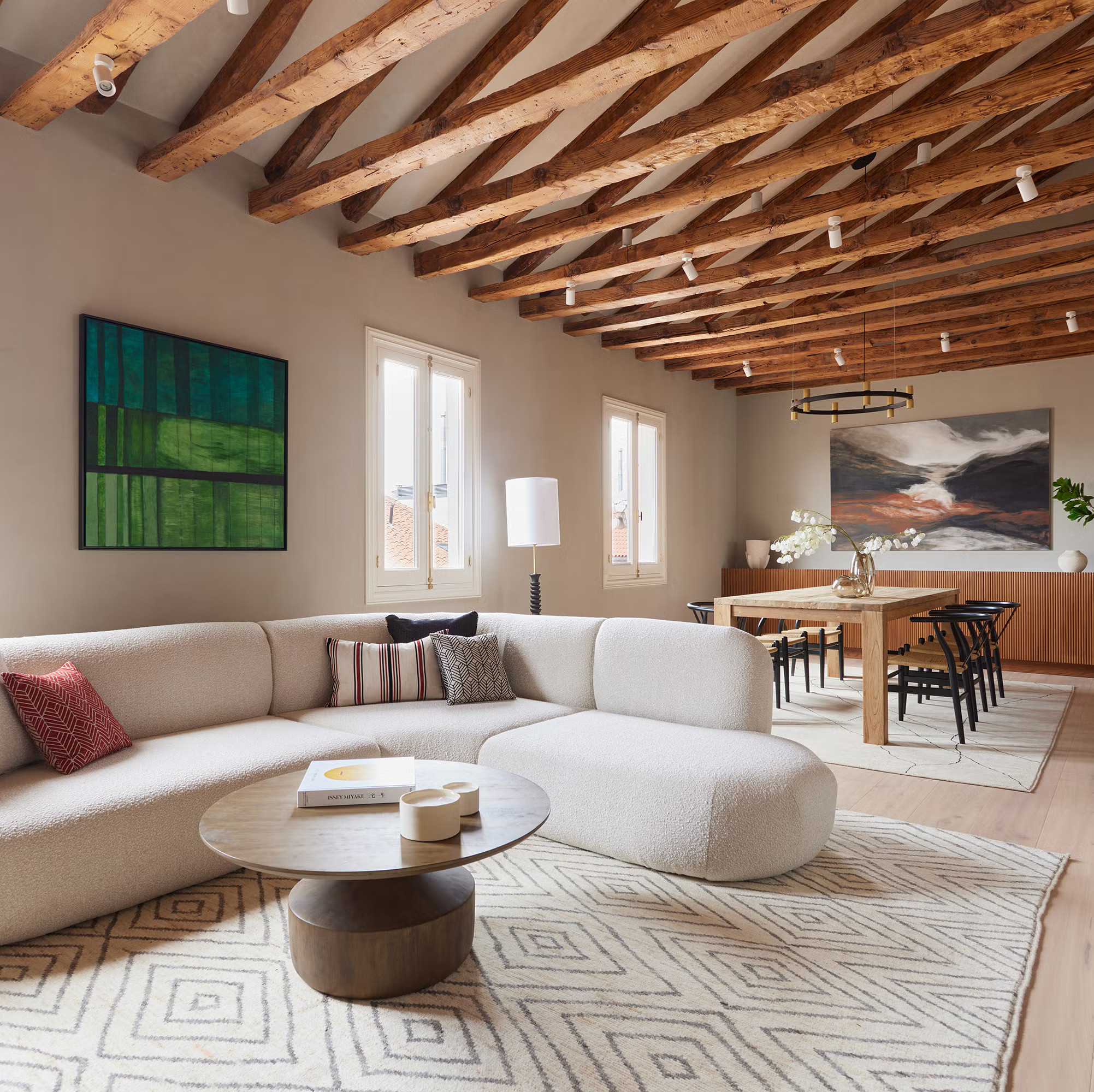 salon avec poutres décoration contemporaine loft Espagne salon avec poutres décoration contemporaine loft Espagne