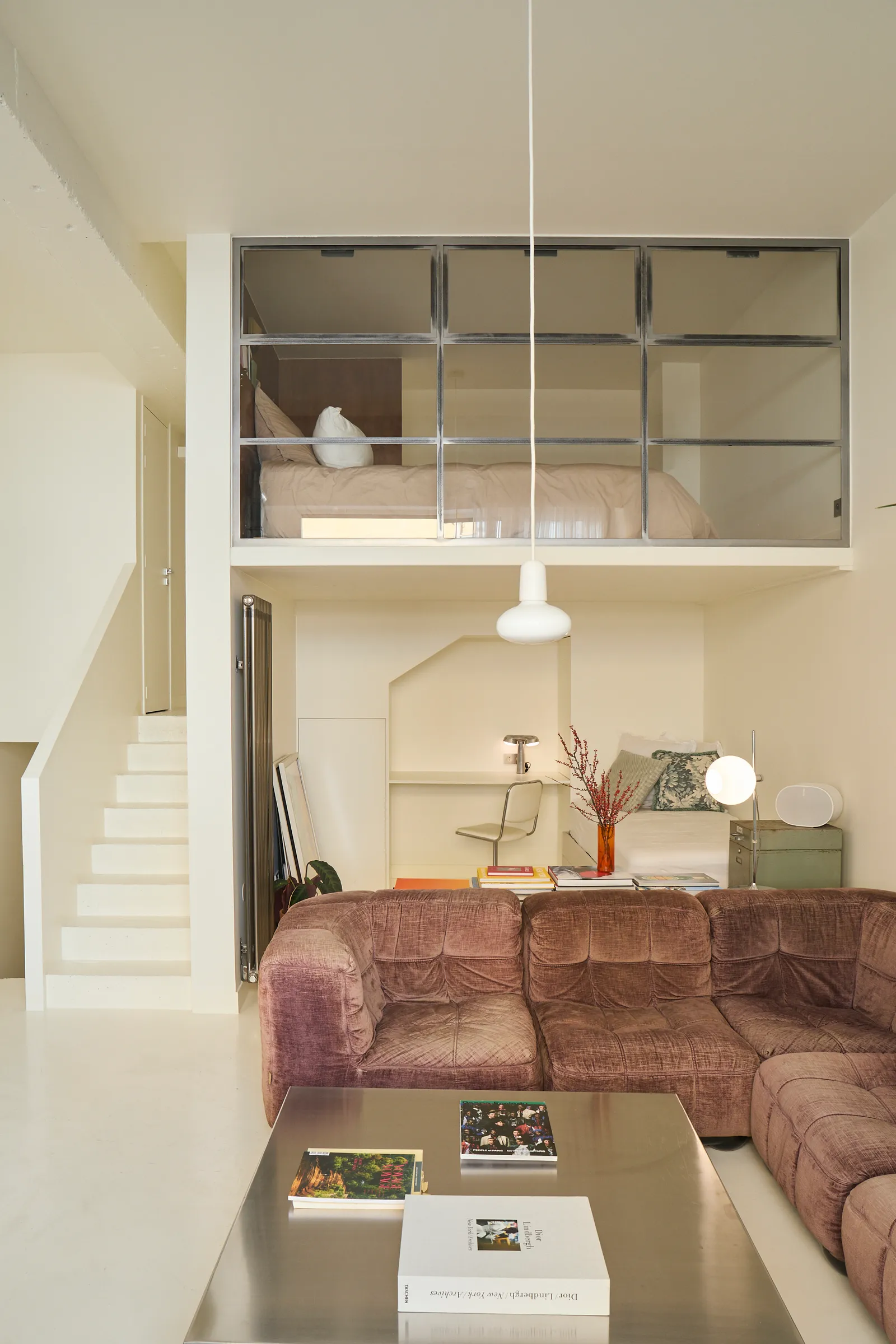 grand studio avec chambre en mezzanine décoration contemporaine grand studio avec chambre en mezzanine décoration contemporaine