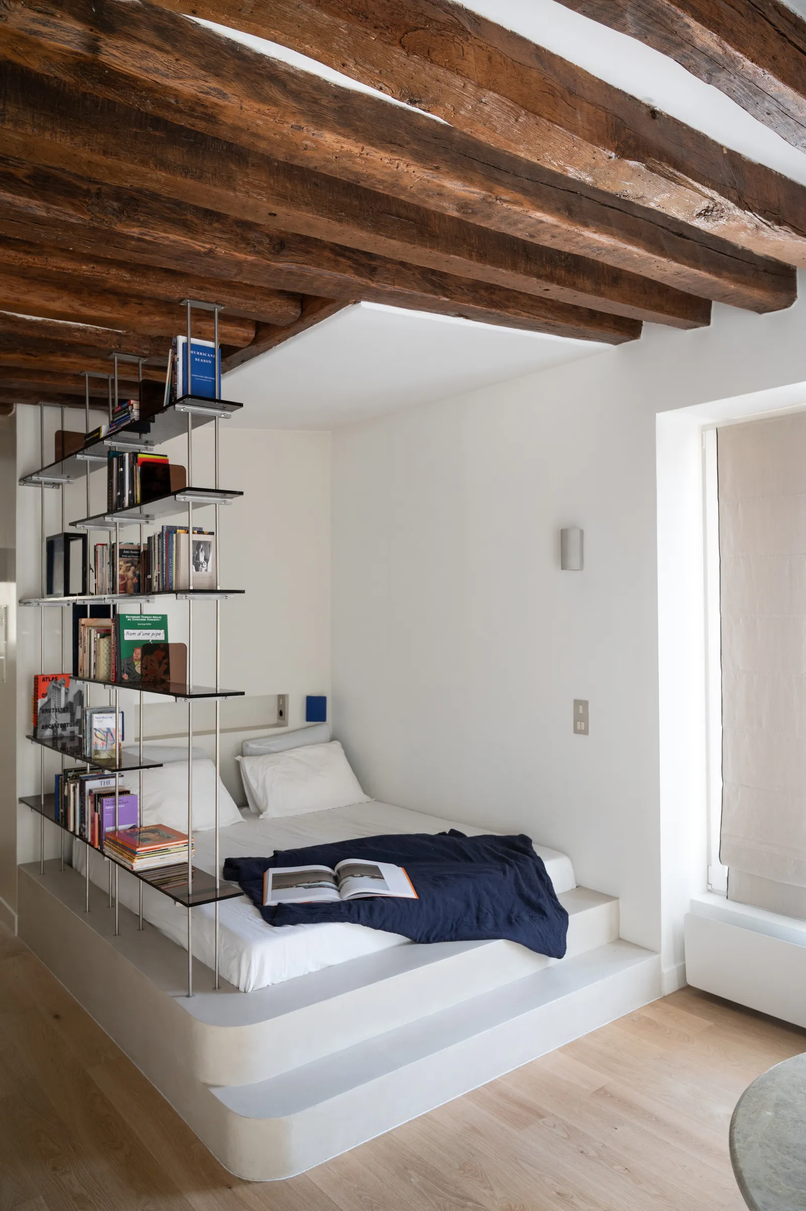 chambre avec poutres décoration contemporaine studio Paris chambre avec poutres décoration contemporaine studio Paris