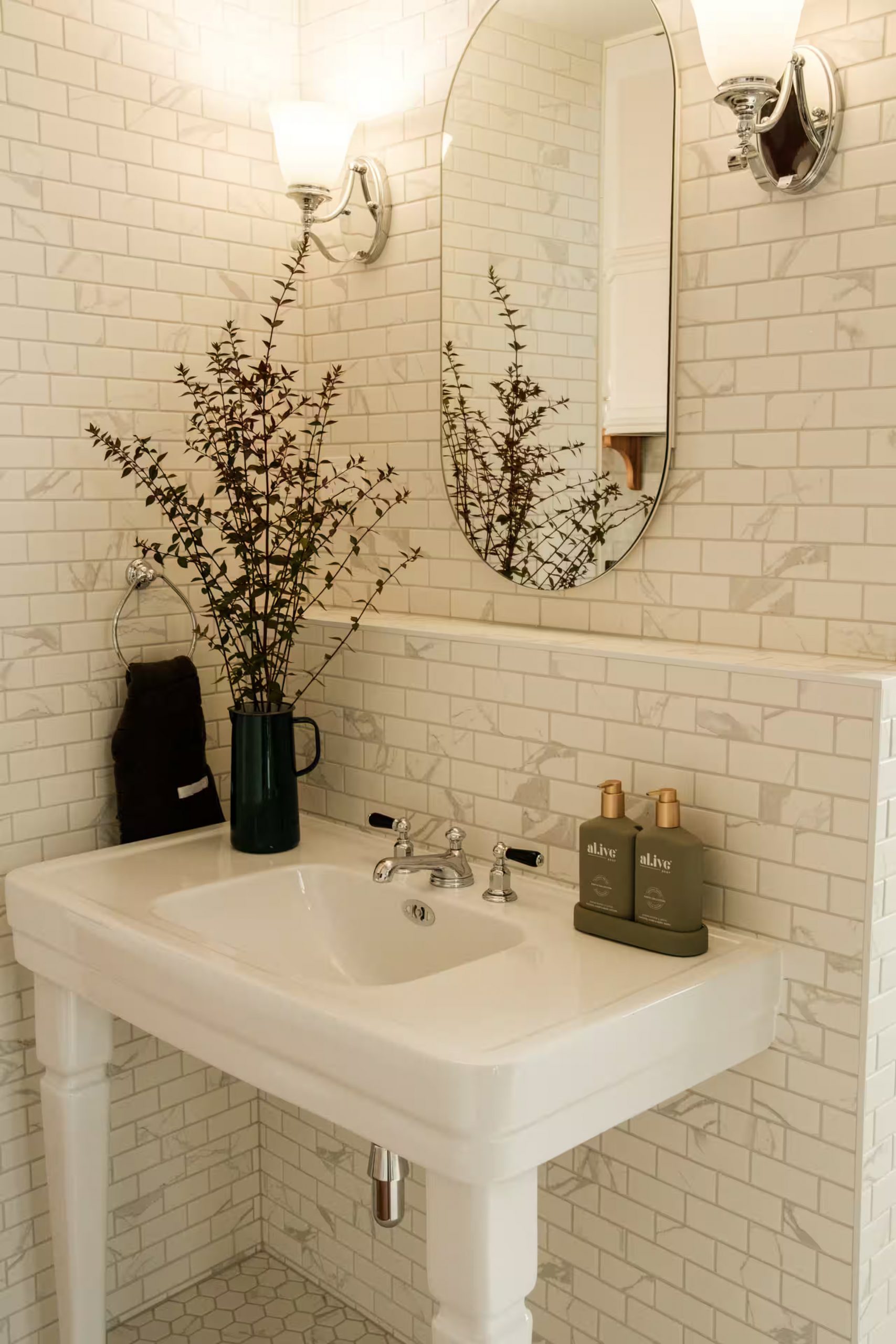 salle de bain blanche classique