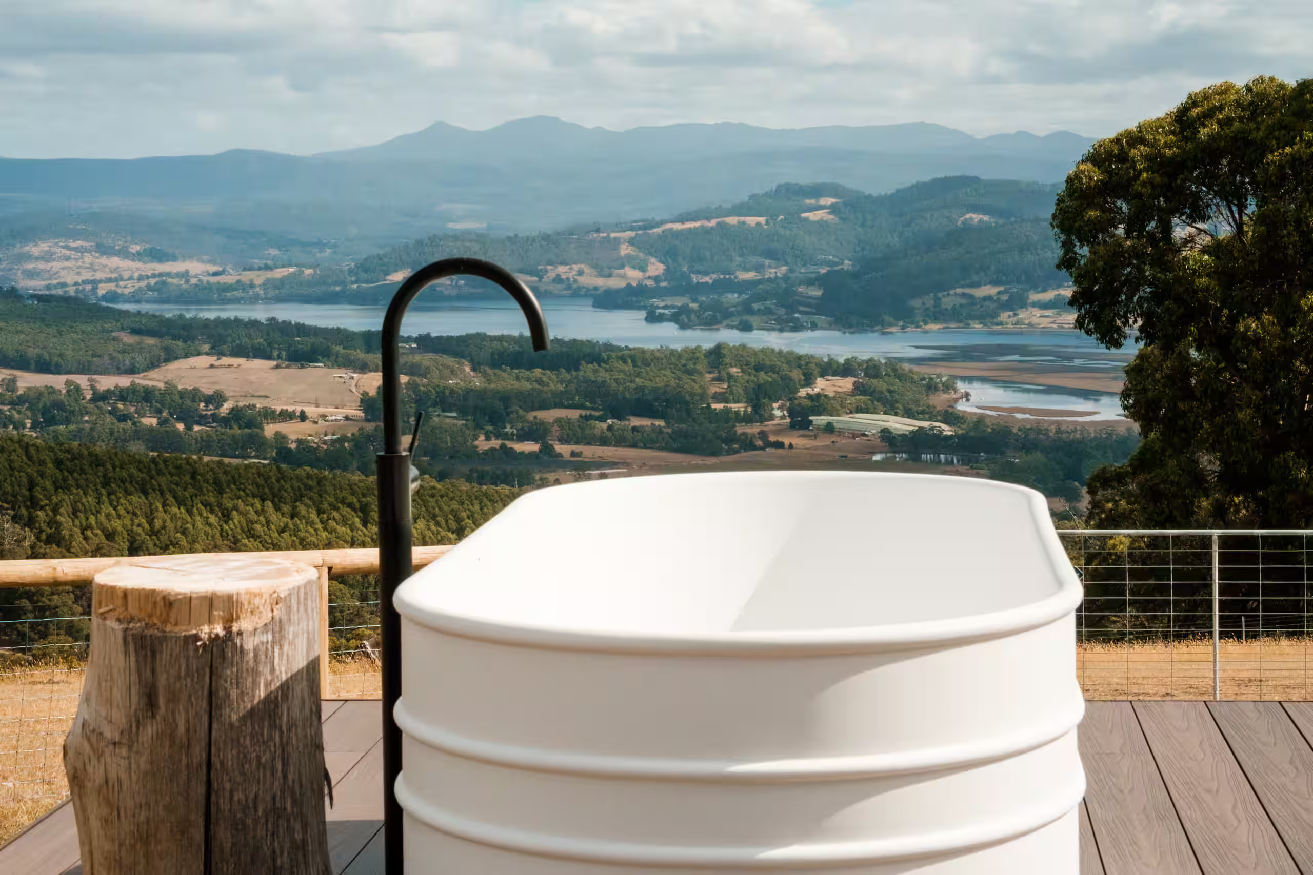 baignoire design sur terrasse 