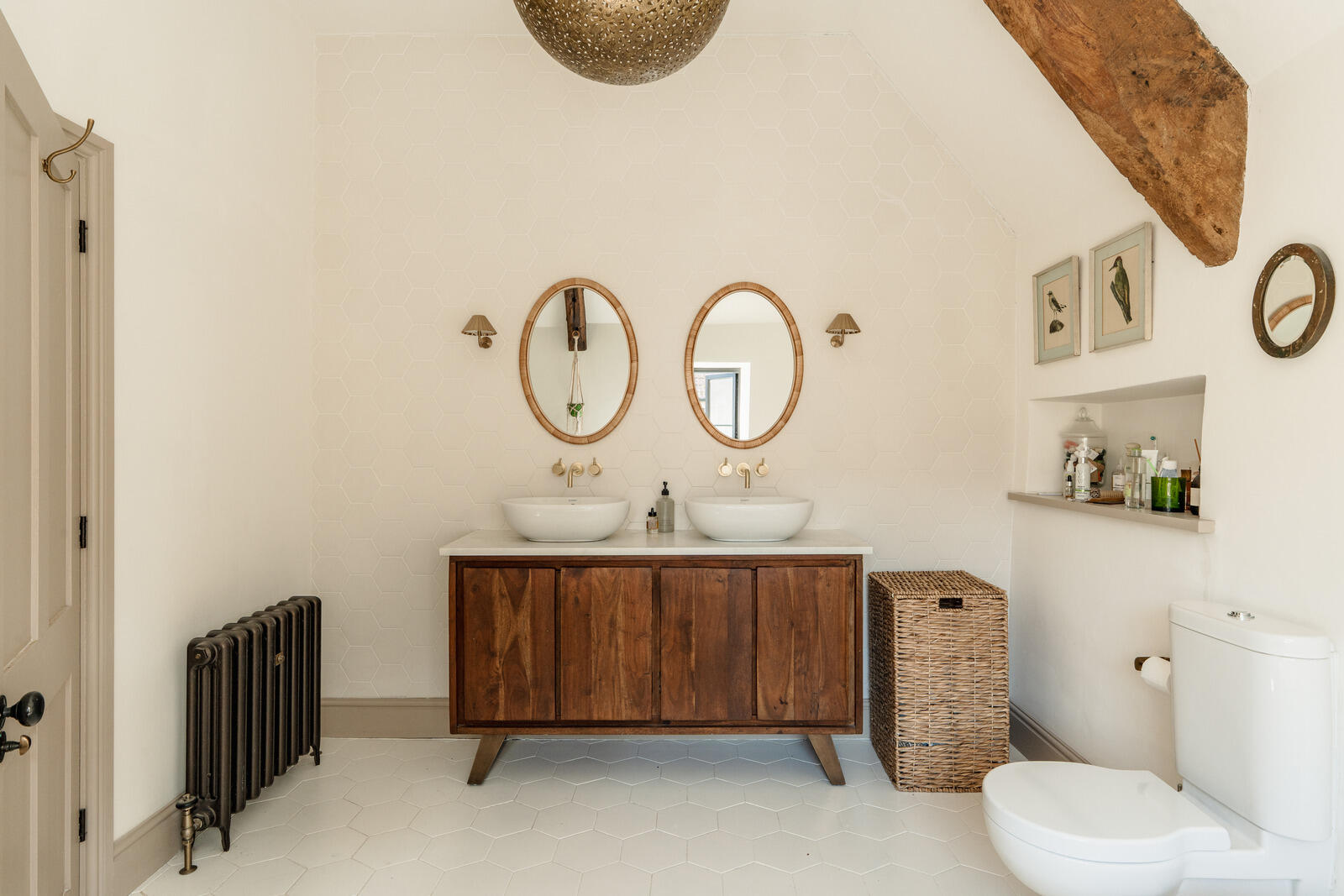 modern attic bathroom with beams