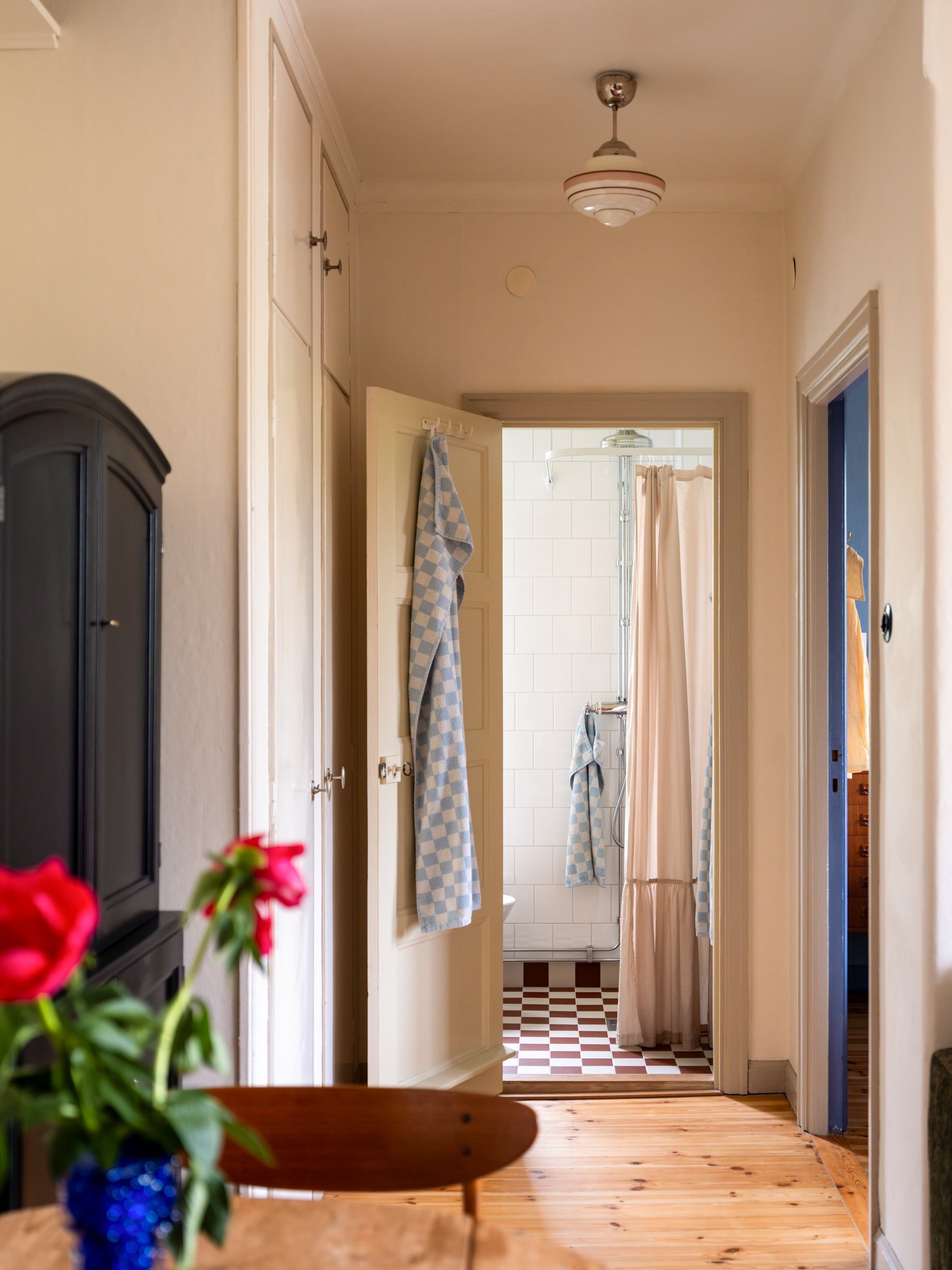 entrée et salle de bain entrée et salle de bain