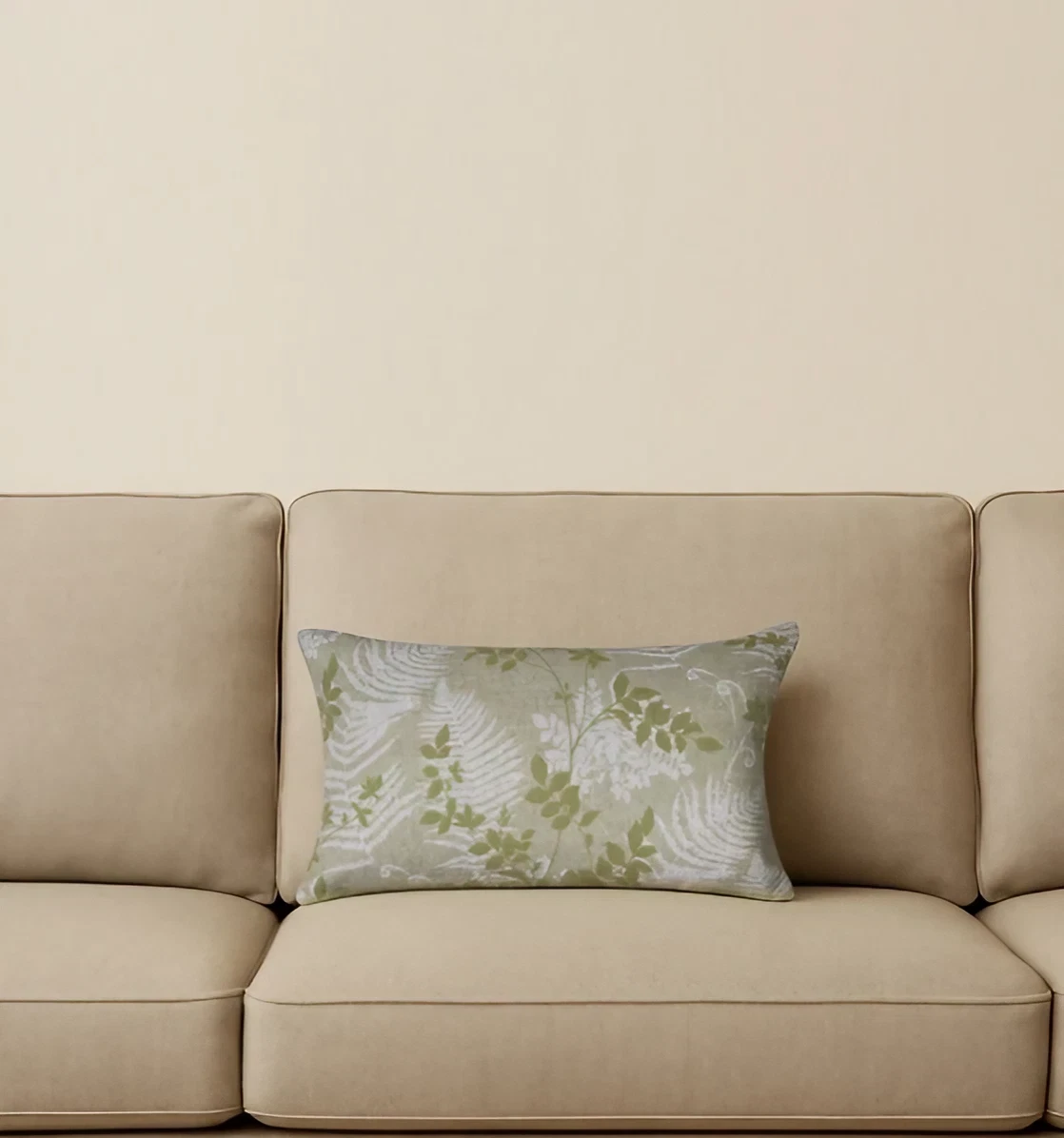 coussin vert sur canapé beige coussin vert sur canapé beige