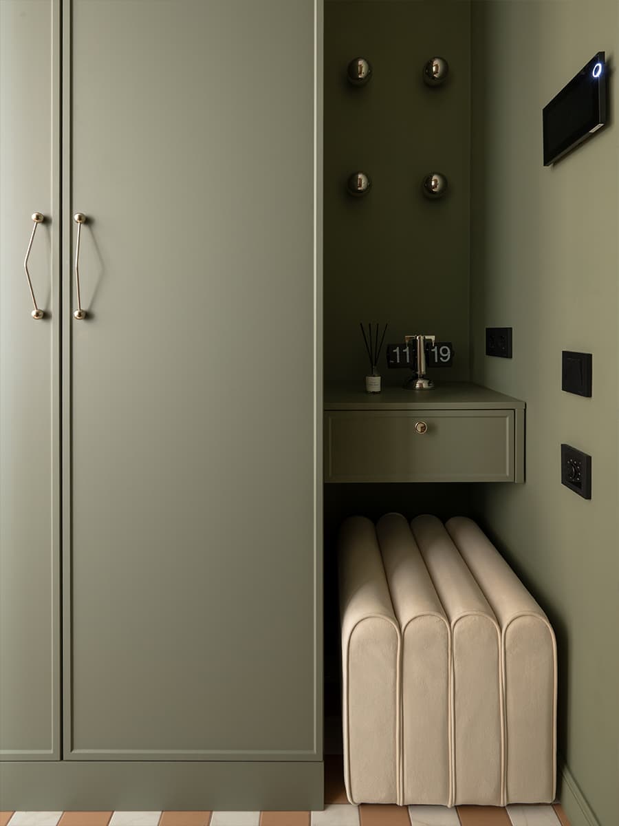 entrée sol à damier murs vert décoration contemporaine petit appartement de 42m2 entrée sol à damier murs vert décoration contemporaine petit appartement de 42m2