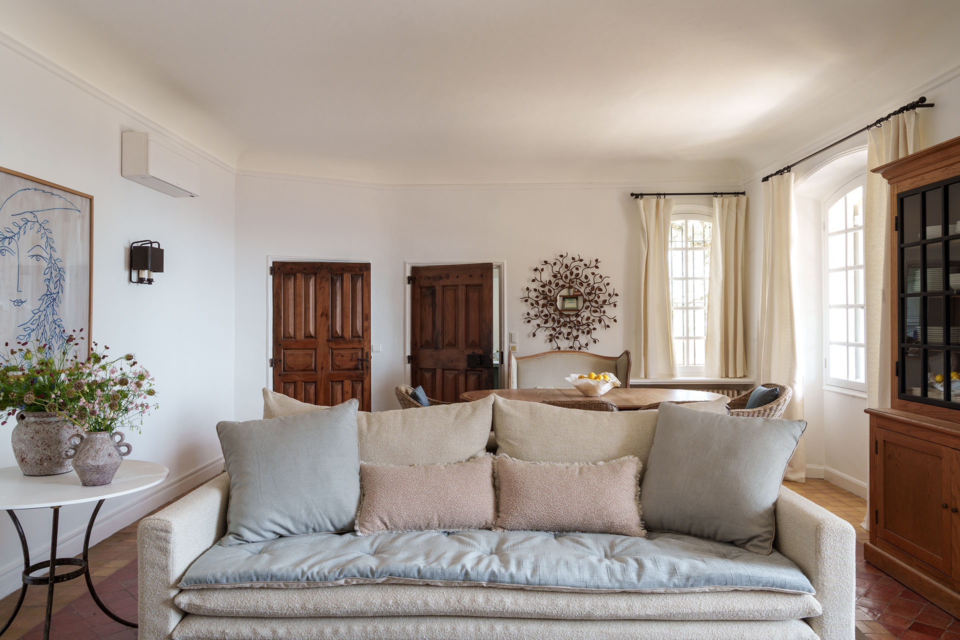 salon et salle à manger décoration classique chic maison provençale Casa del Sol Grasse salon et salle à manger décoration classique chic maison provençale Casa del Sol Grasse