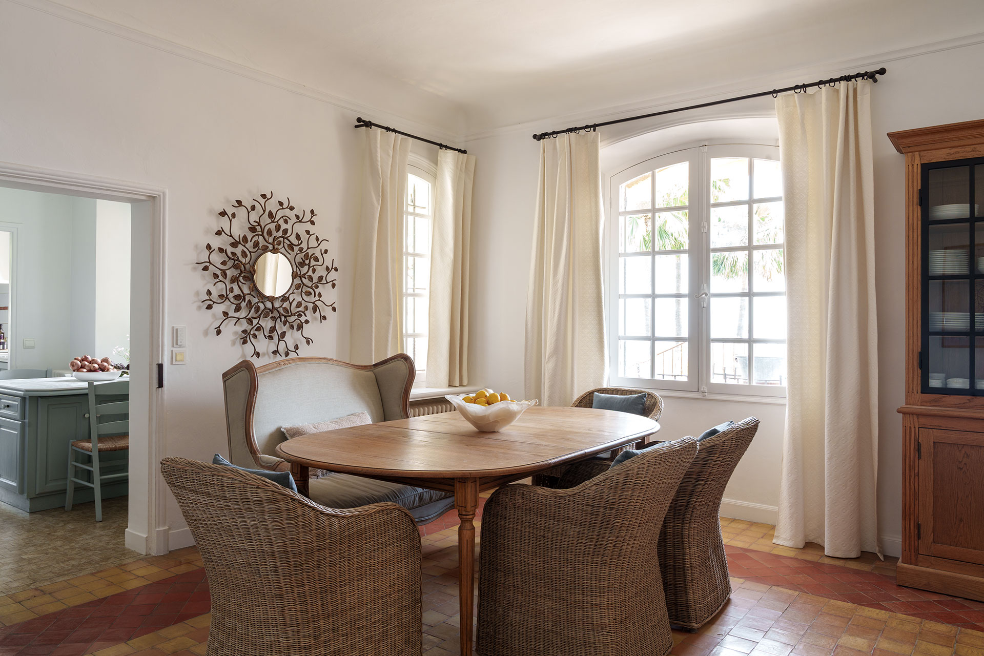 salle à manger et cuisine décoration classique chic maison provençale Casa del Sol Grasse salle à manger et cuisine décoration classique chic maison provençale Casa del Sol Grasse