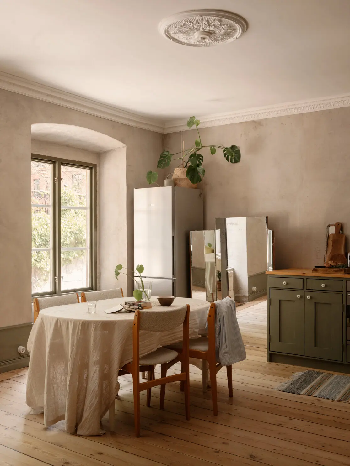 dining room and sage green shaker style kitchen 56sqm apartement Scandinavian decor dining room and sage green shaker style kitchen 56sqm apartement Scandinavian decor