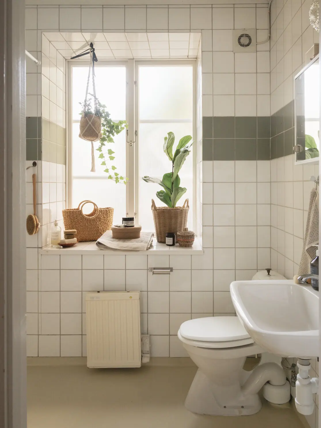 bathroom with window bathroom with window