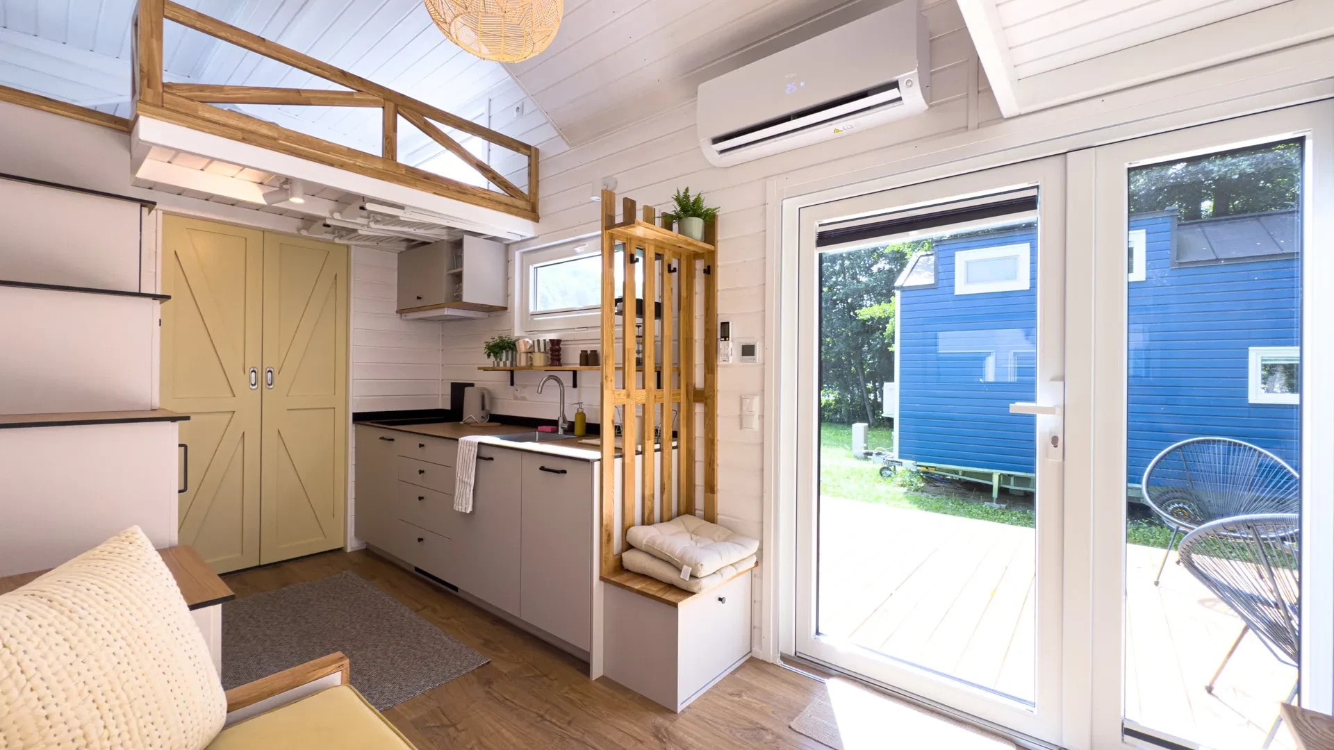 intérieur tiny house inclusive 25m2 pour 6 personnes Mobi Water Dreams par Mobi House intérieur tiny house inclusive 25m2 pour 6 personnes Mobi Water Dreams par Mobi House