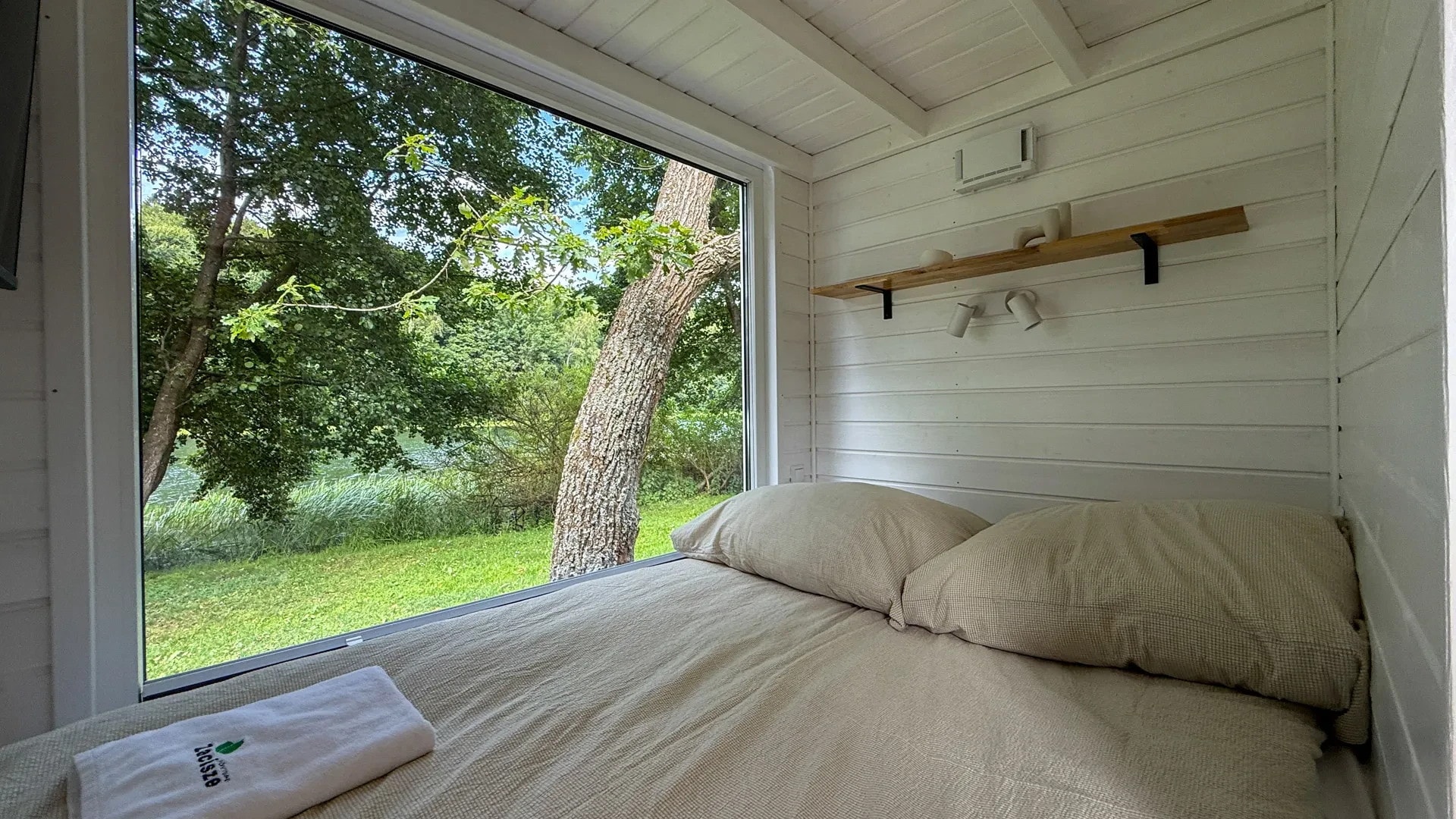 chambre tiny house inclusive 25m2 pour 6 personnes Mobi Water Dreams par Mobi House chambre tiny house inclusive 25m2 pour 6 personnes Mobi Water Dreams par Mobi House