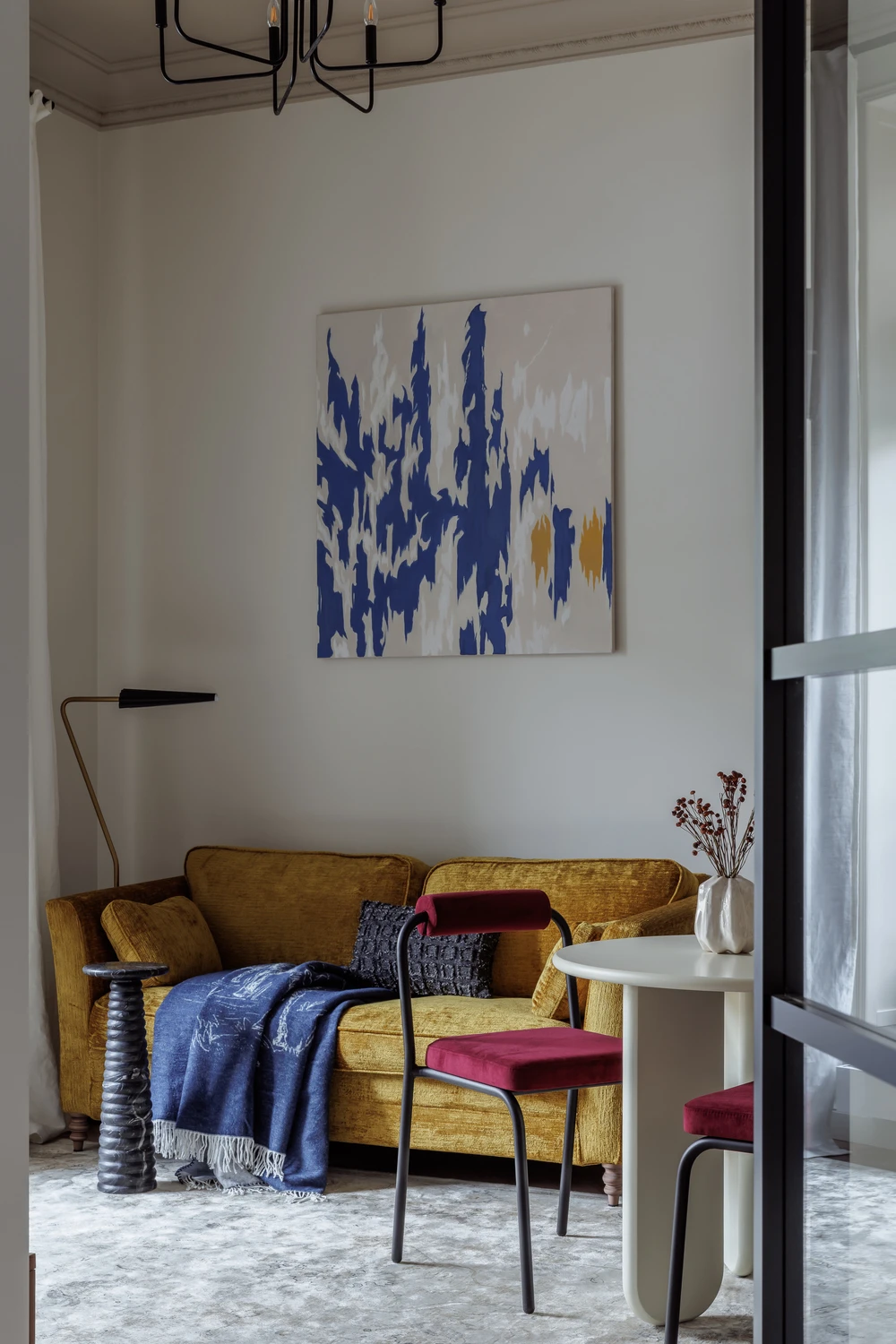 salon avec canapé jaune petit appartement de 48m2 salon avec canapé jaune petit appartement de 48m2
