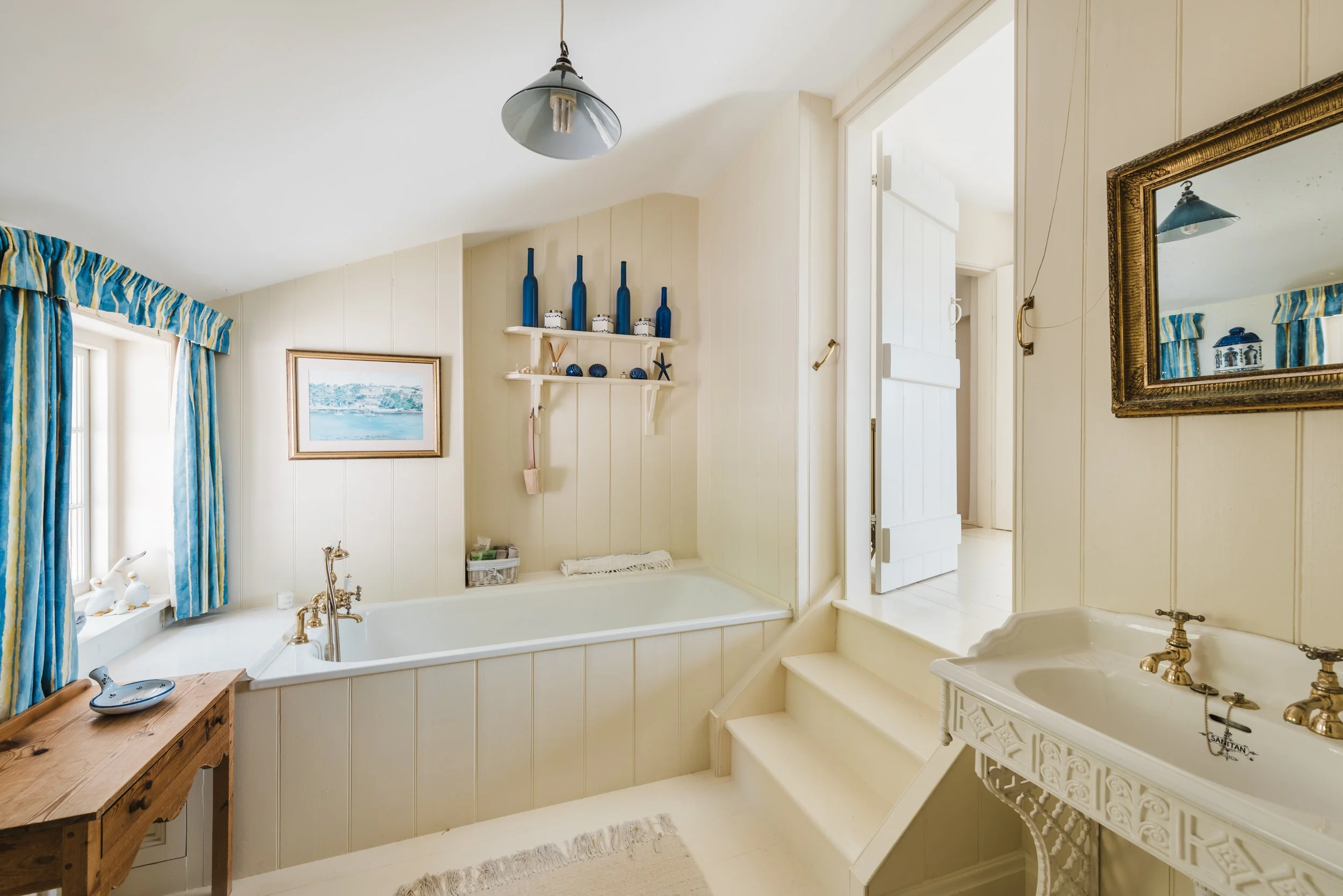 salle de bain décoration nautique chaumière dans les Cornouailles