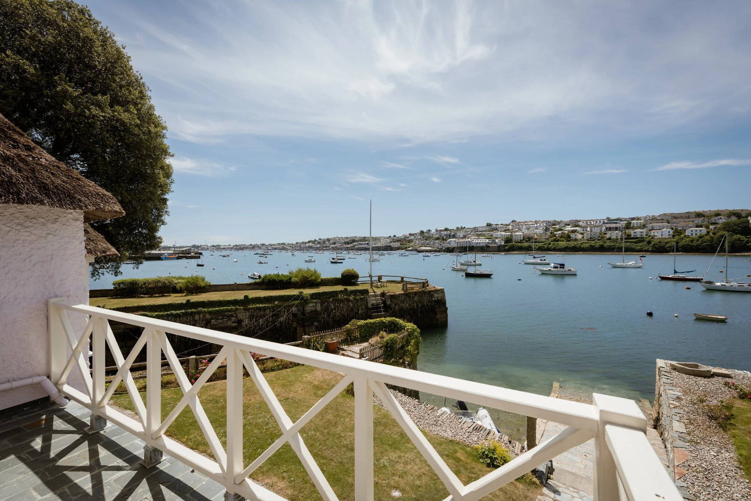 balcon vue port chaumière dans les Cornouailles