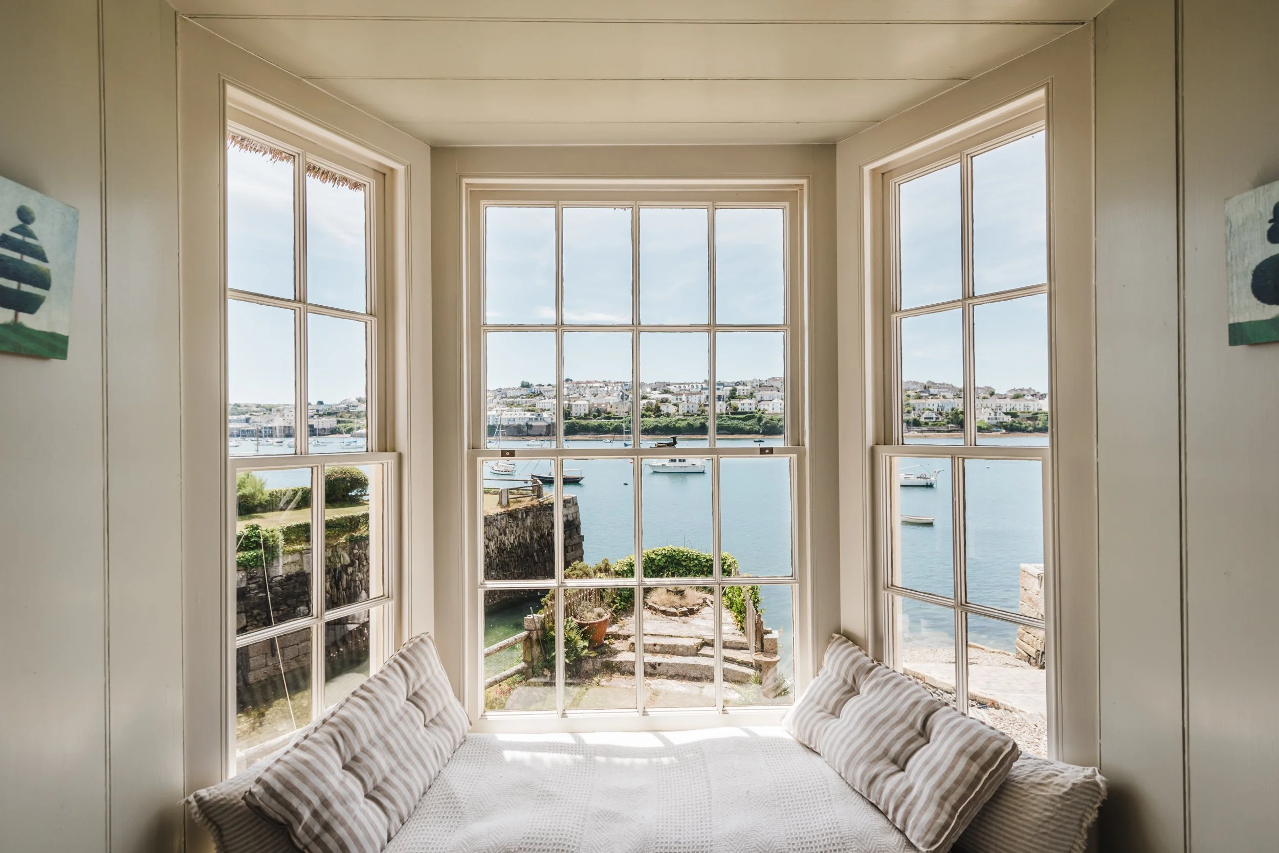 bow window and banc vue mer