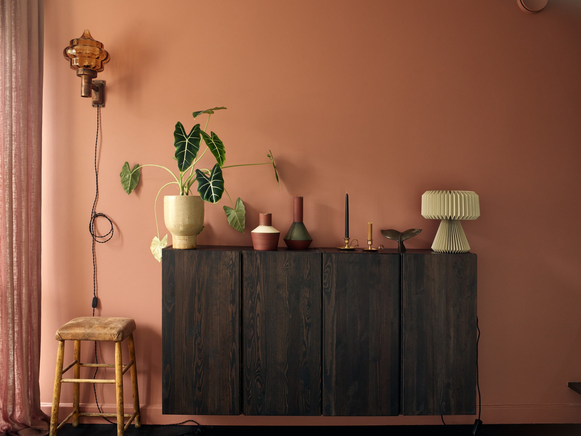 salon mur terracotta triplex de 81m2 décoration vintage et scandinave