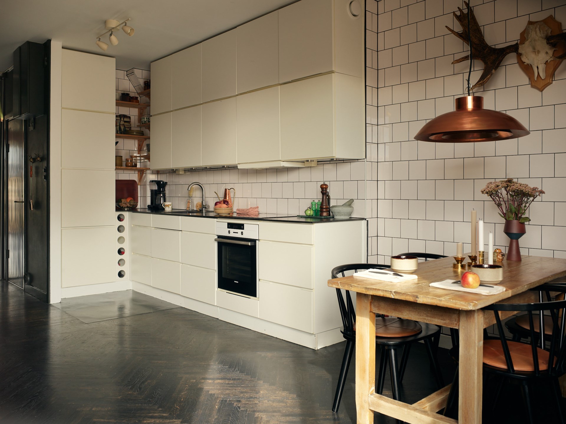 cuisine sol noir triplex de 81m2 décoration vintage et scandinave