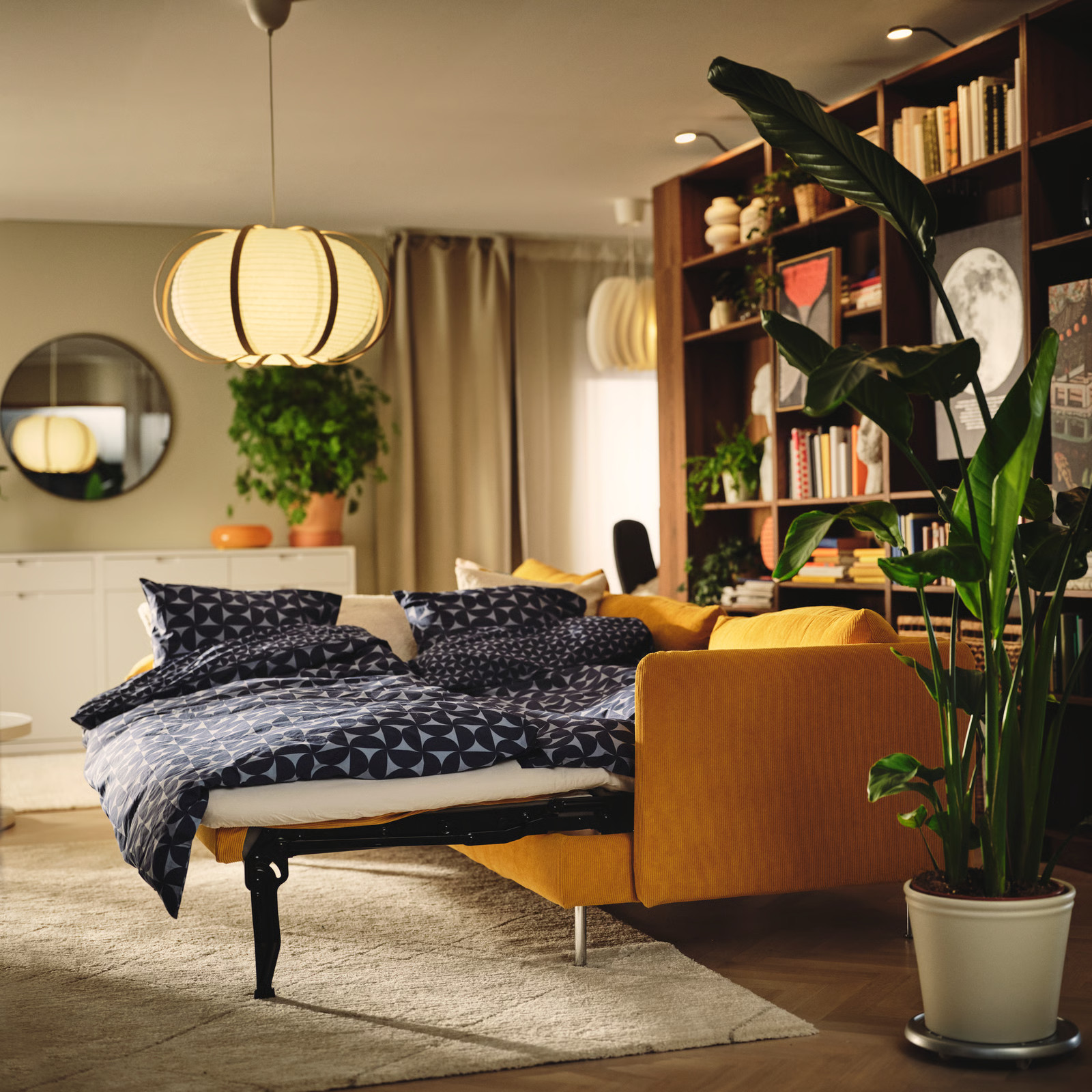 salon décoration contemporaine canapé IKEA SÖDERHAMN convertible jaune mobilier noyer salon décoration contemporaine canapé IKEA SÖDERHAMN convertible jaune mobilier noyer