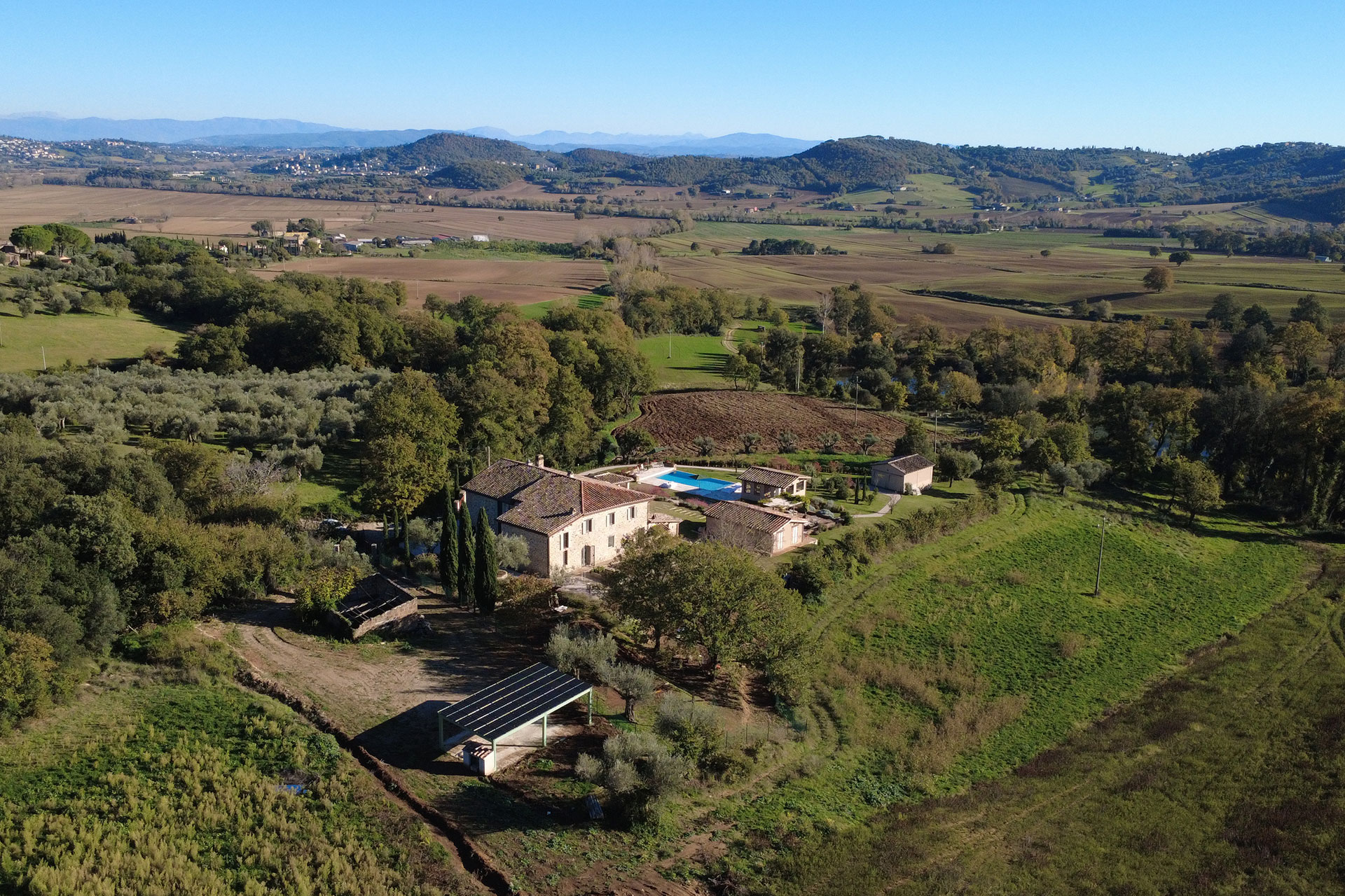 maison en pierre en Ombrie avec piscine