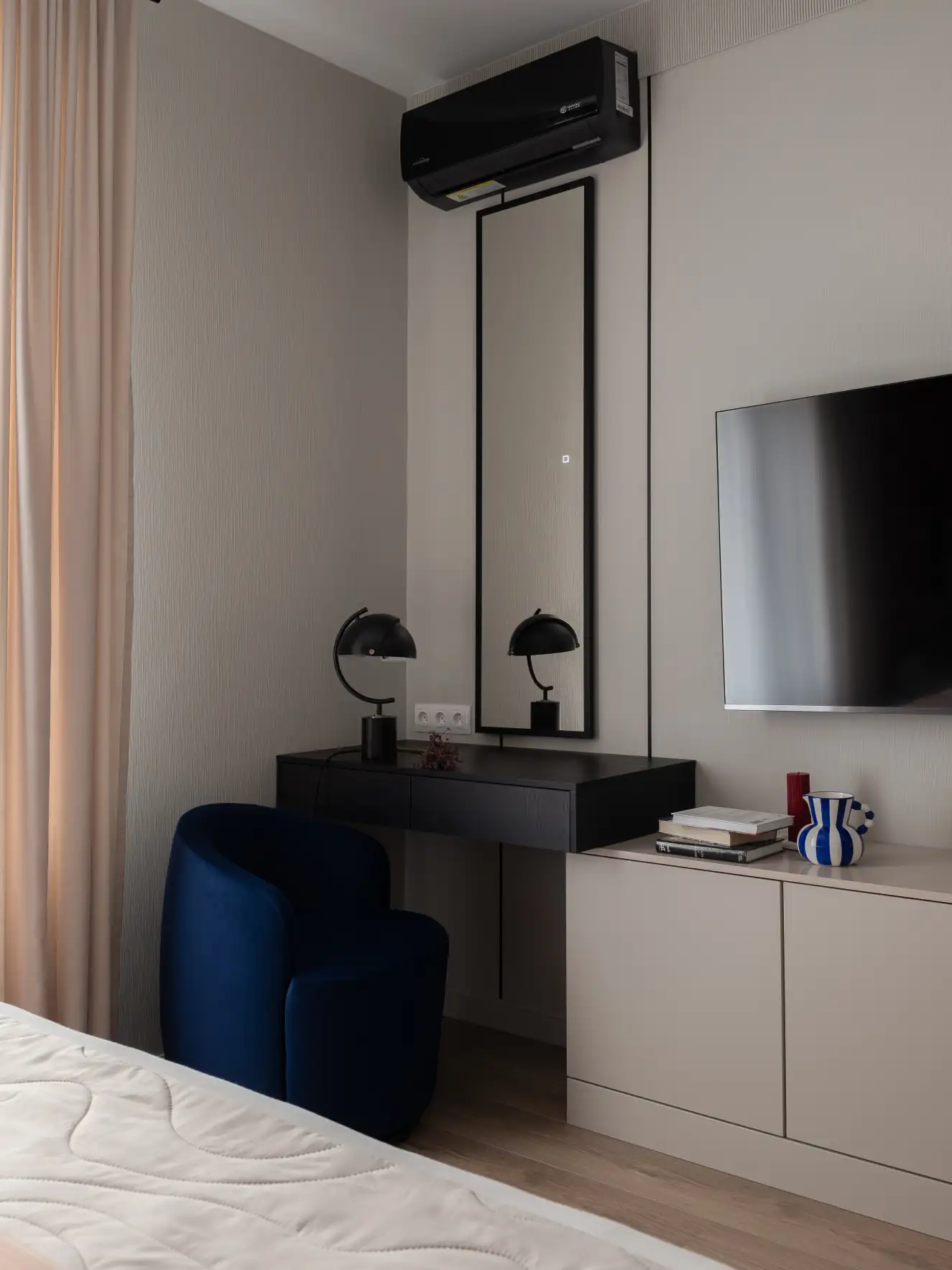 chambre avec coiffeuse bureau petit appartement de 44m2 décoration contemporaine chambre avec coiffeuse bureau petit appartement de 44m2 décoration contemporaine