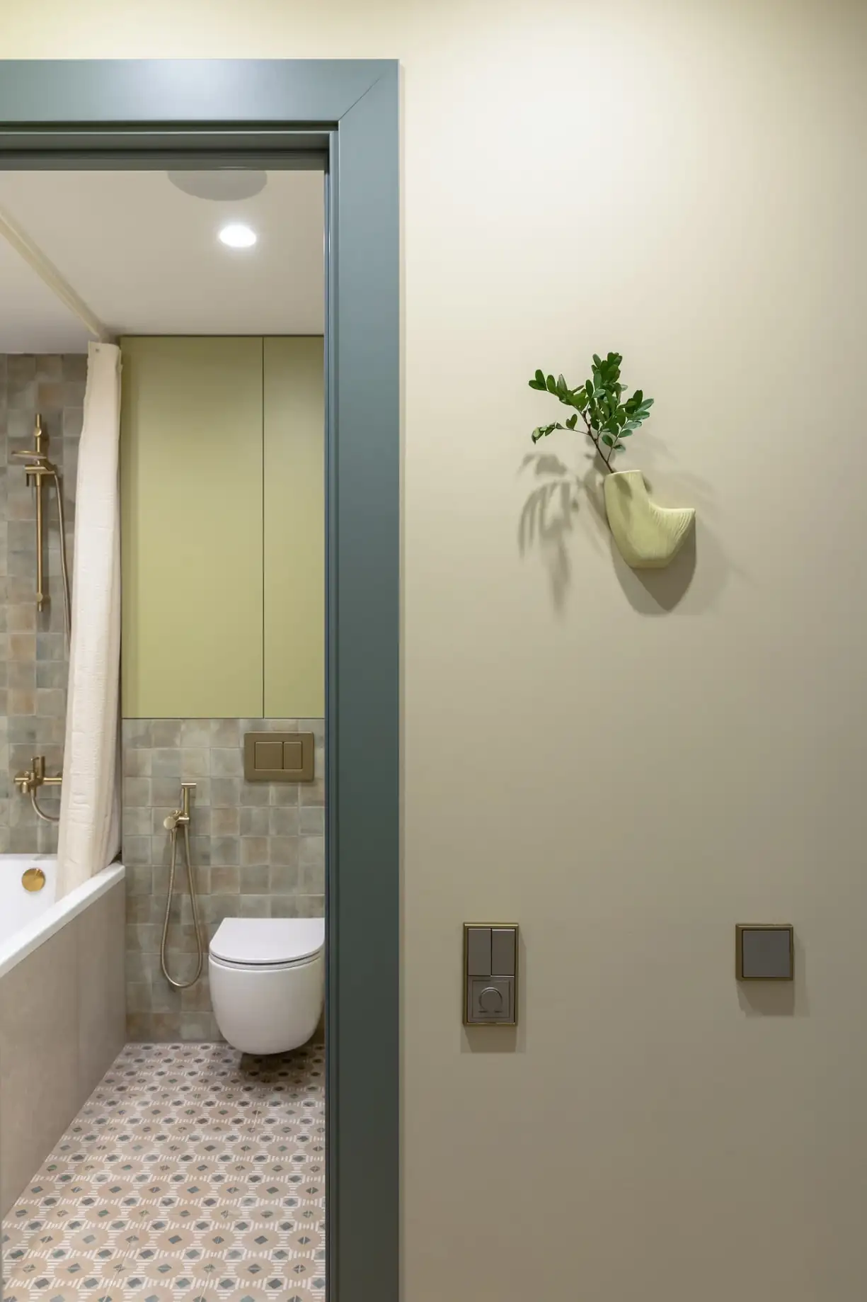 entrée et salle de bain