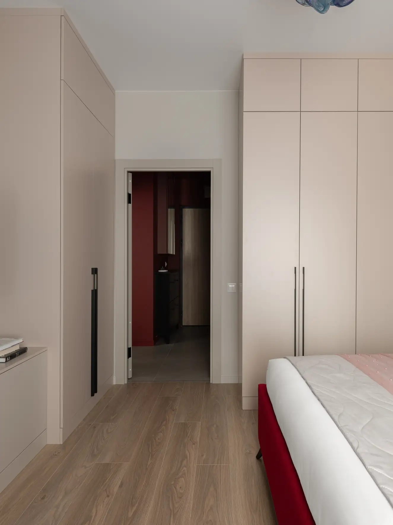 chambre avec placards petit appartement de 44m2 décoration contemporaine chambre avec placards petit appartement de 44m2 décoration contemporaine