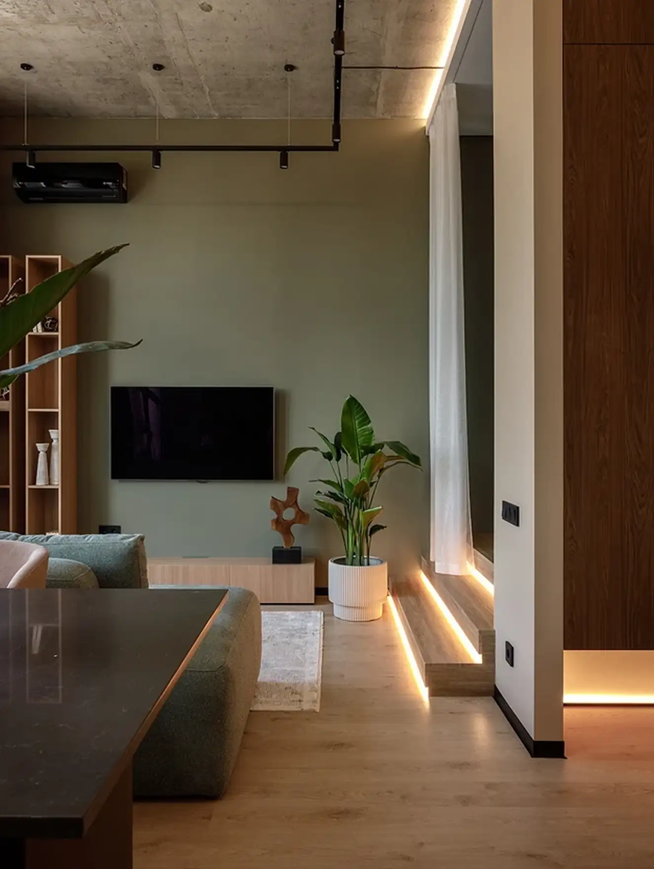 salon canapé vert sauge avec chambre alcôve studio de 36m2 décoration contemporaine