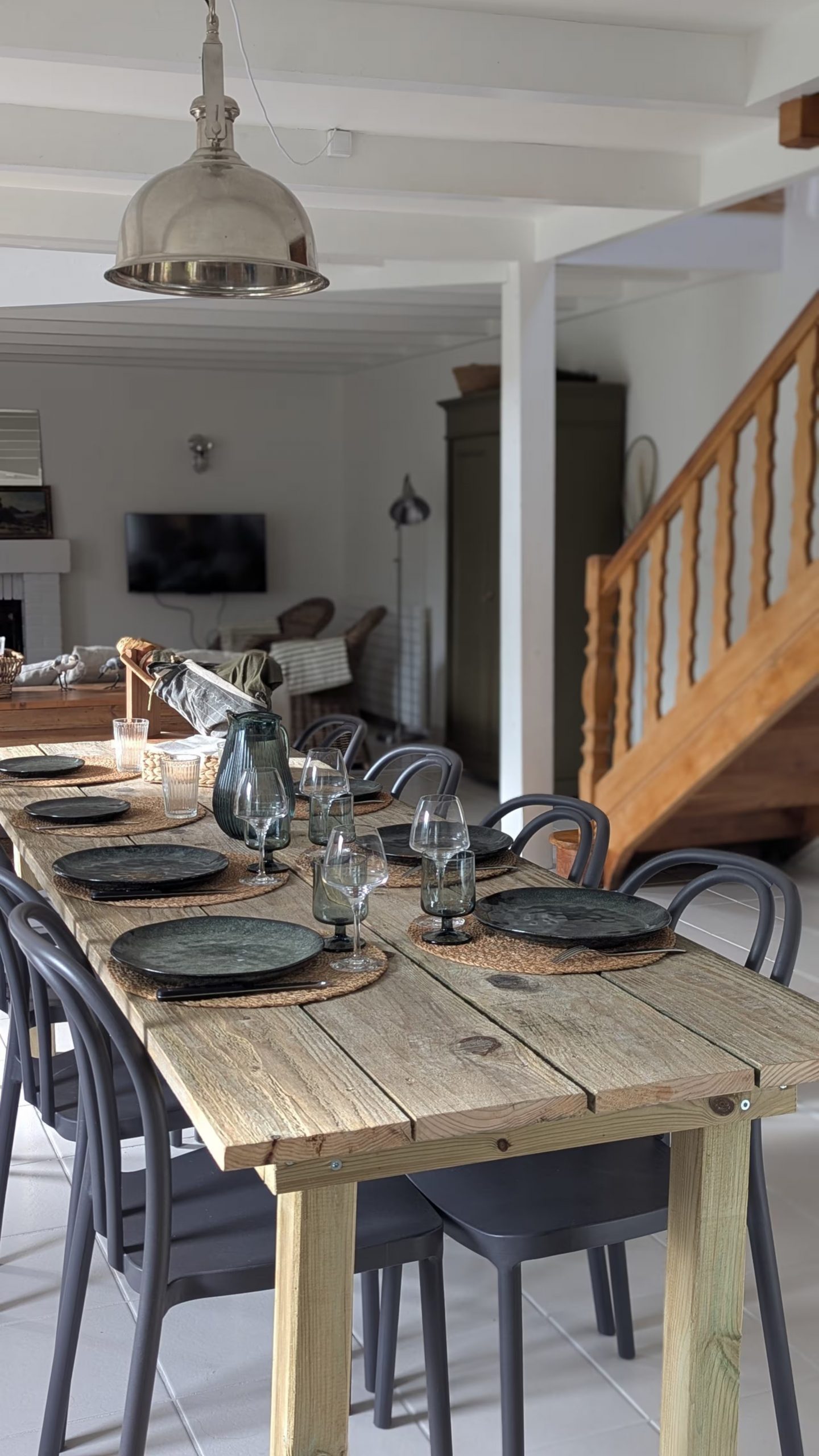 salle à manger décoration rustique chic maison près de la mer en Bretagne Ker Darwin Paimpol