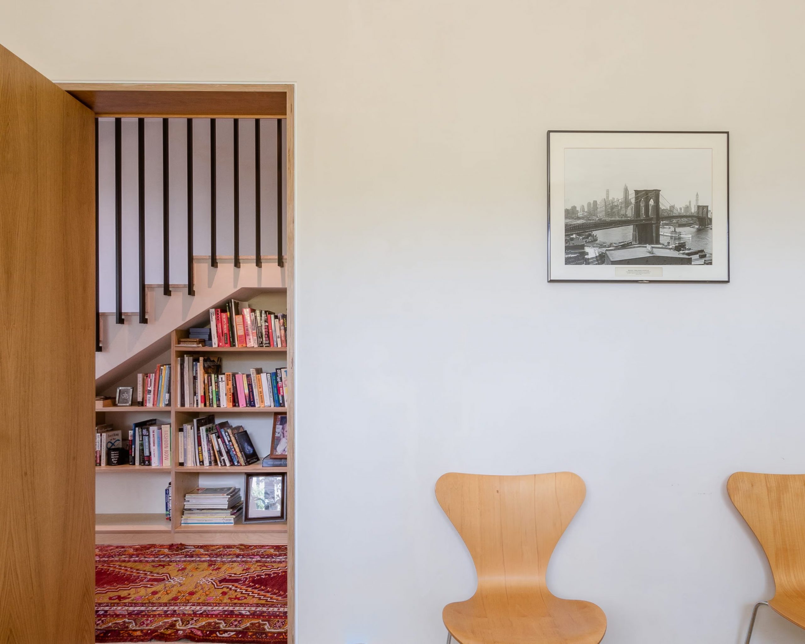 entrée avec escalier décoration contemporaine maison au Portugal avec piscine