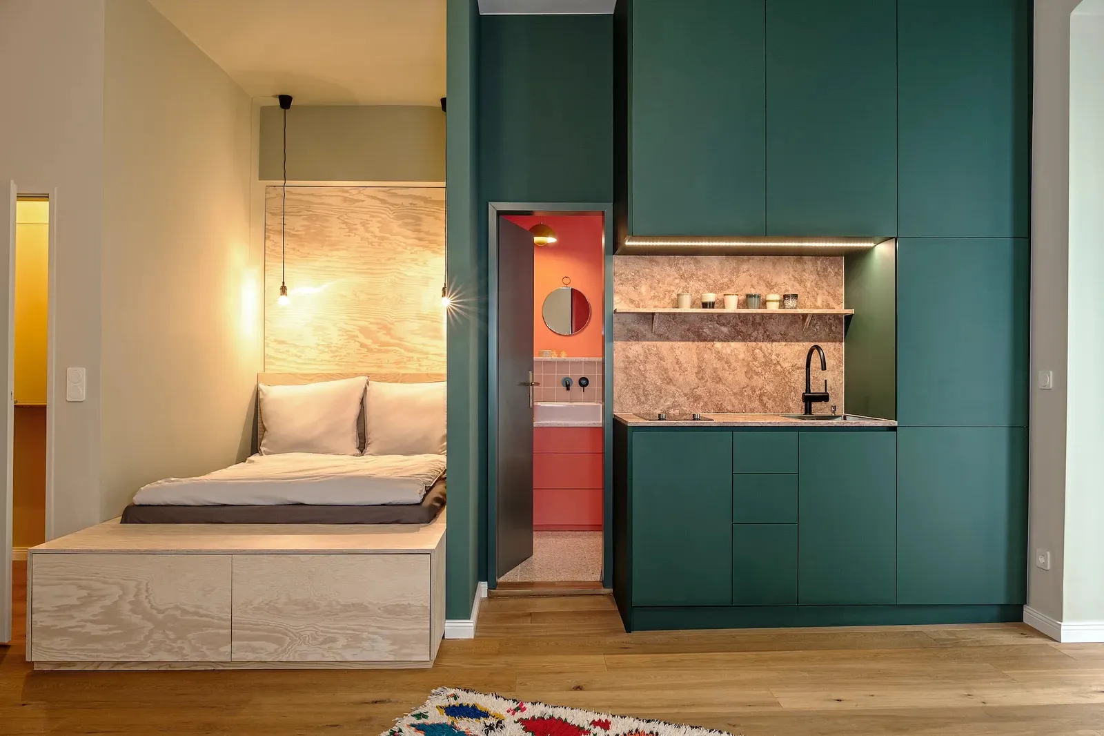 studio optimisé à Berlin décoration contemporaine colorée