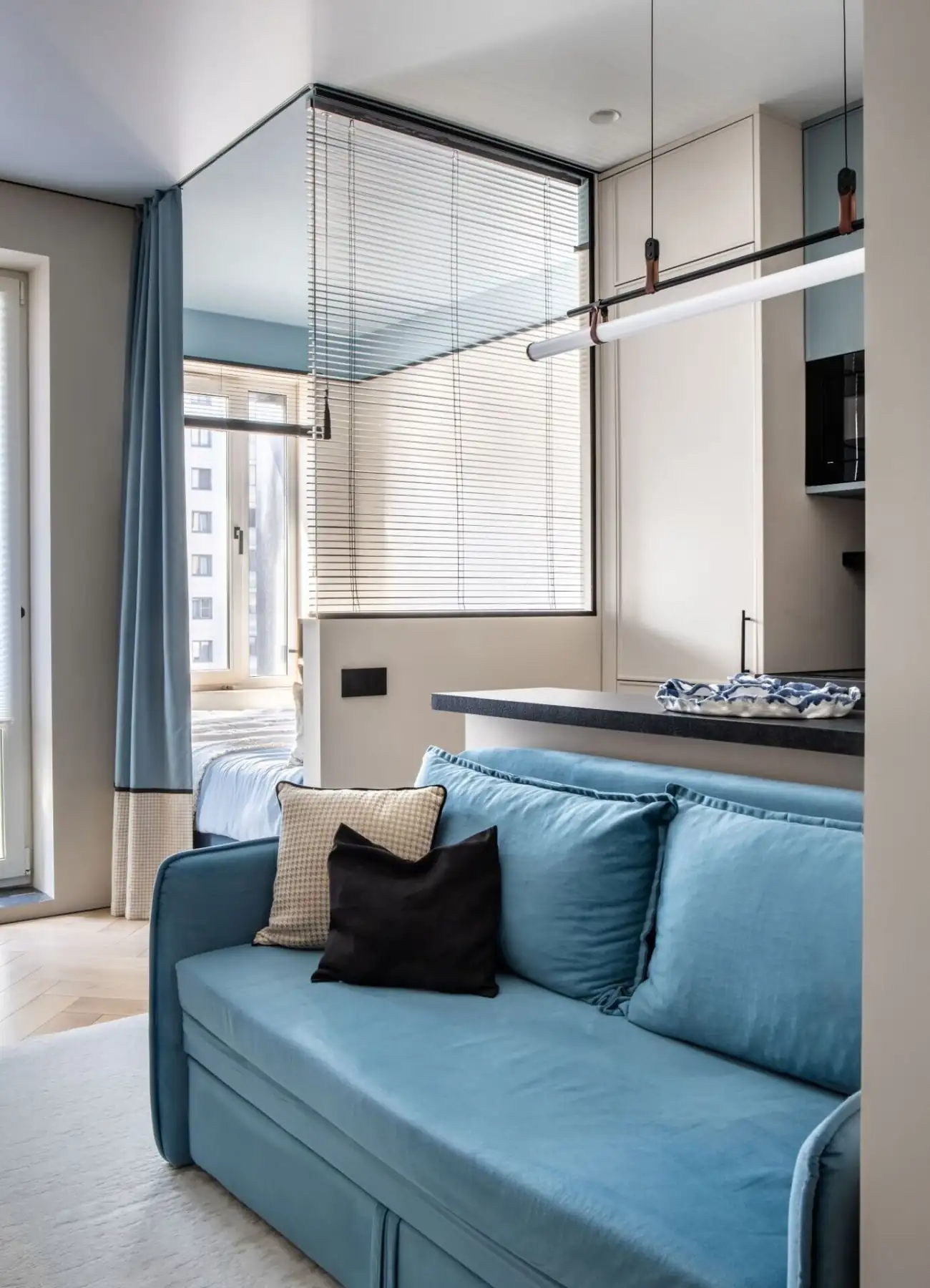espace chambre cuisine design bleue en U et salon décoration bleue studio 28m2 espace chambre cuisine design bleue en U et salon décoration bleue studio 28m2