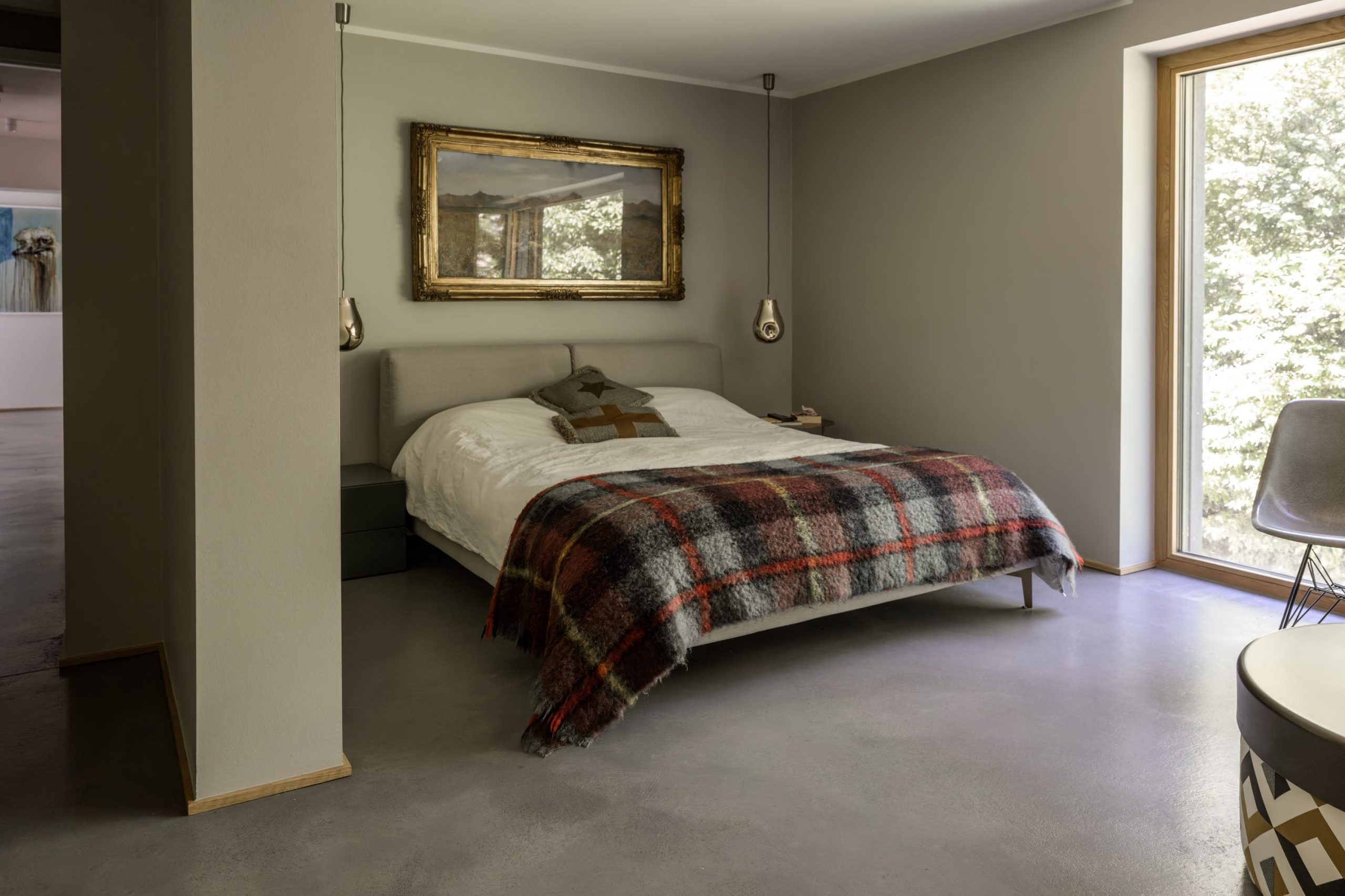 chambre grise décoration design et contemporaine sol béton ciré grandes baies vitrées maison d chambre grise décoration design et contemporaine sol béton ciré grandes baies vitrées maison d'architecte