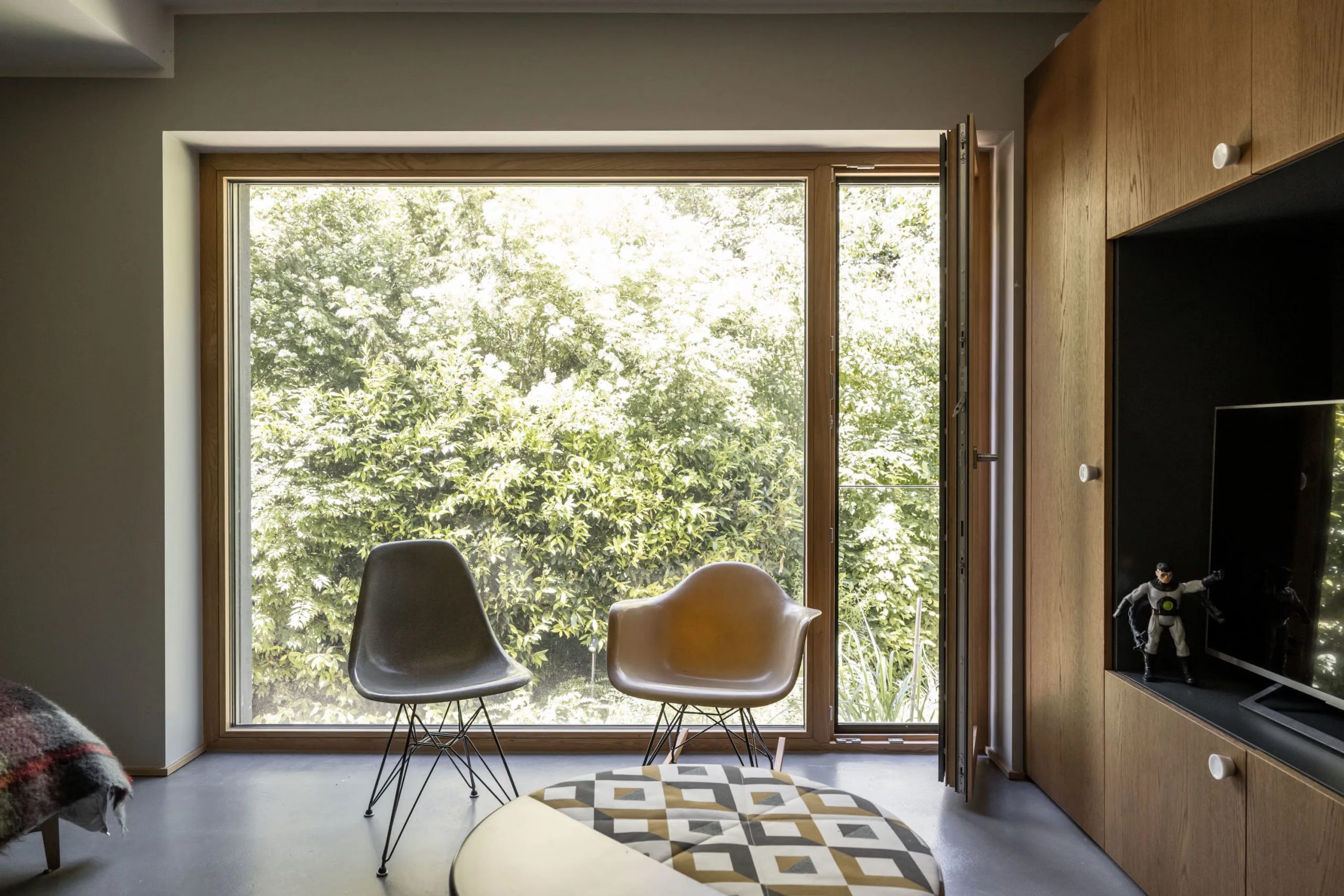 chambre grise décoration design et contemporaine sol béton ciré grandes baies vitrées maison d chambre grise décoration design et contemporaine sol béton ciré grandes baies vitrées maison d'architecte