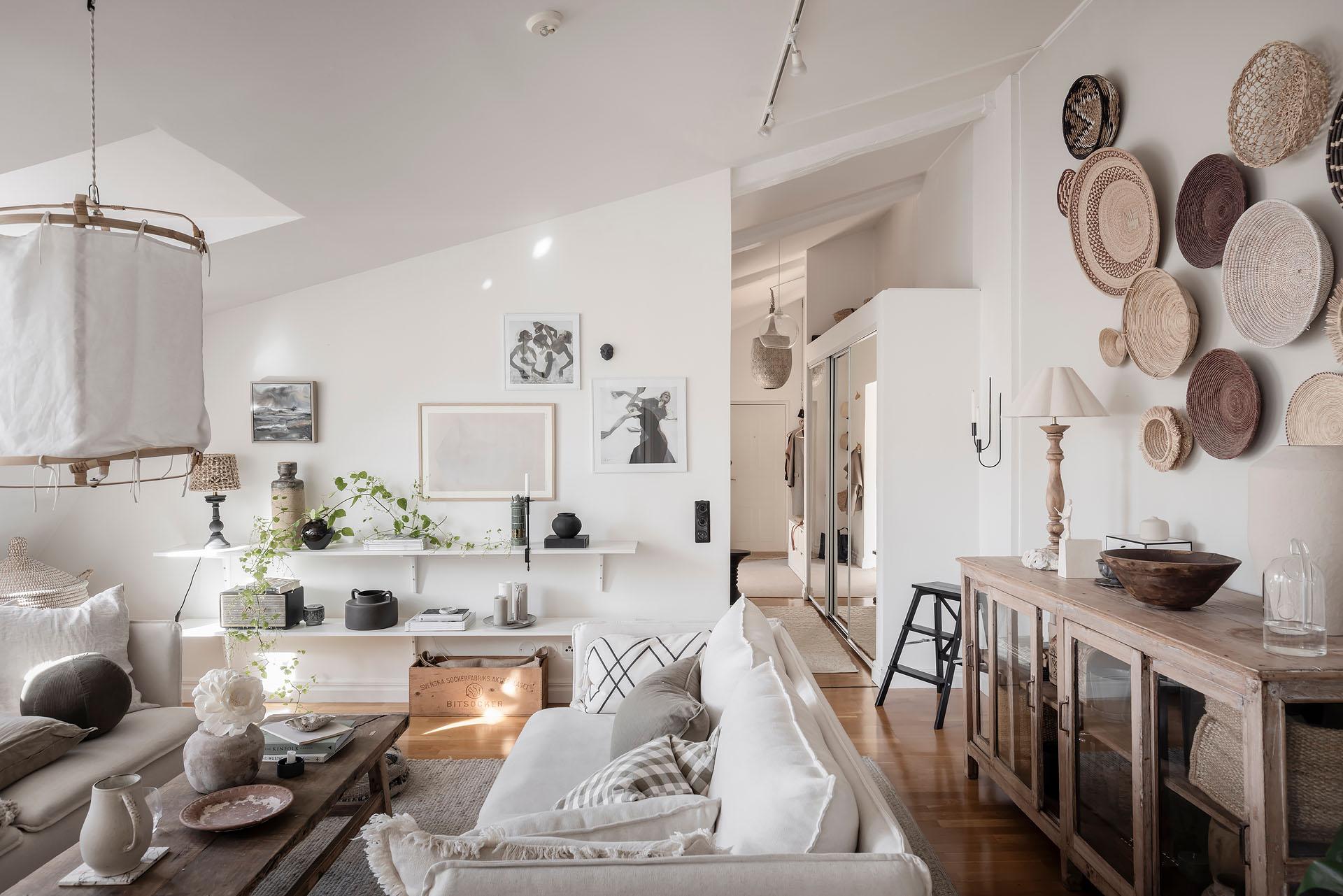 salon blanc mansardé décoration scandinave