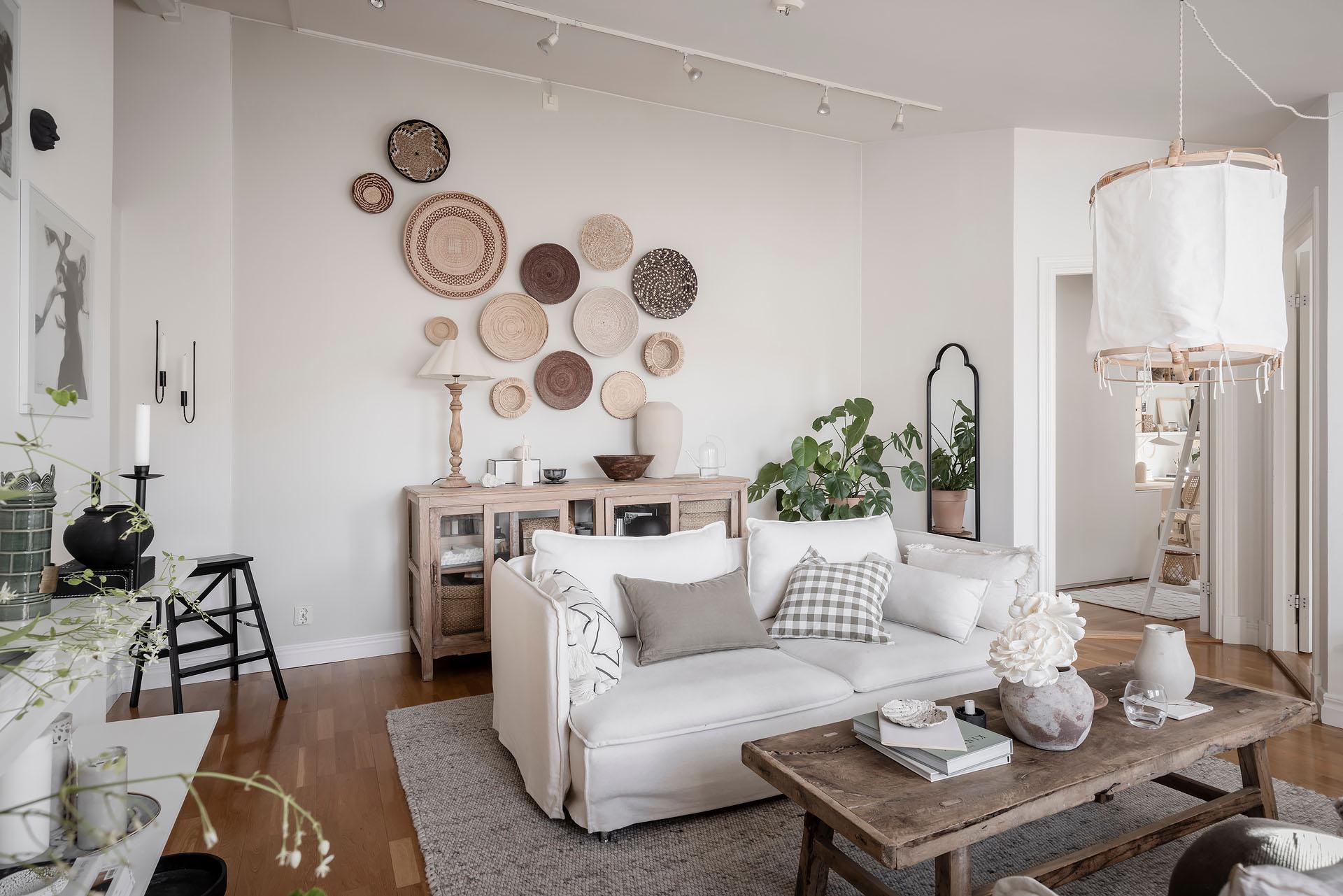 salon blanc mansardé décoration scandinave