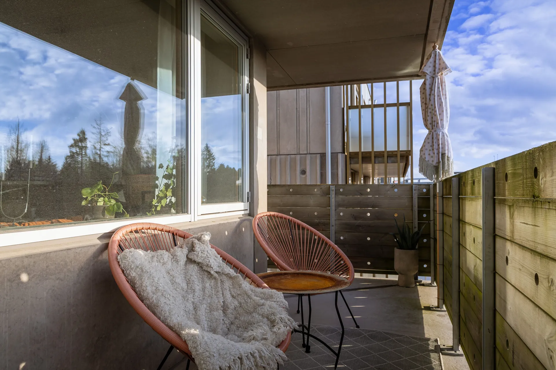 balcony with Acapulco armchair balcony with Acapulco armchair