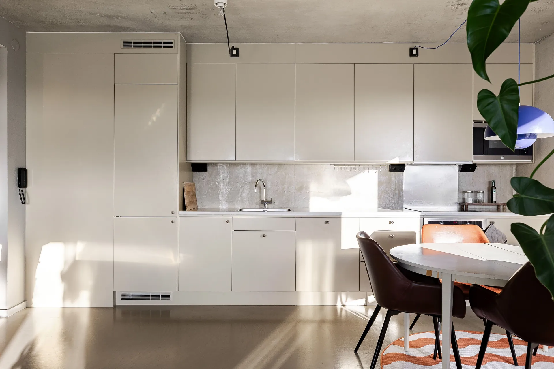 open white kitchen dining room with concrete floor walls and ceiling 48sqm two-room apartment Scandinavian decor open white kitchen dining room with concrete floor walls and ceiling 48sqm two-room apartment Scandinavian decor