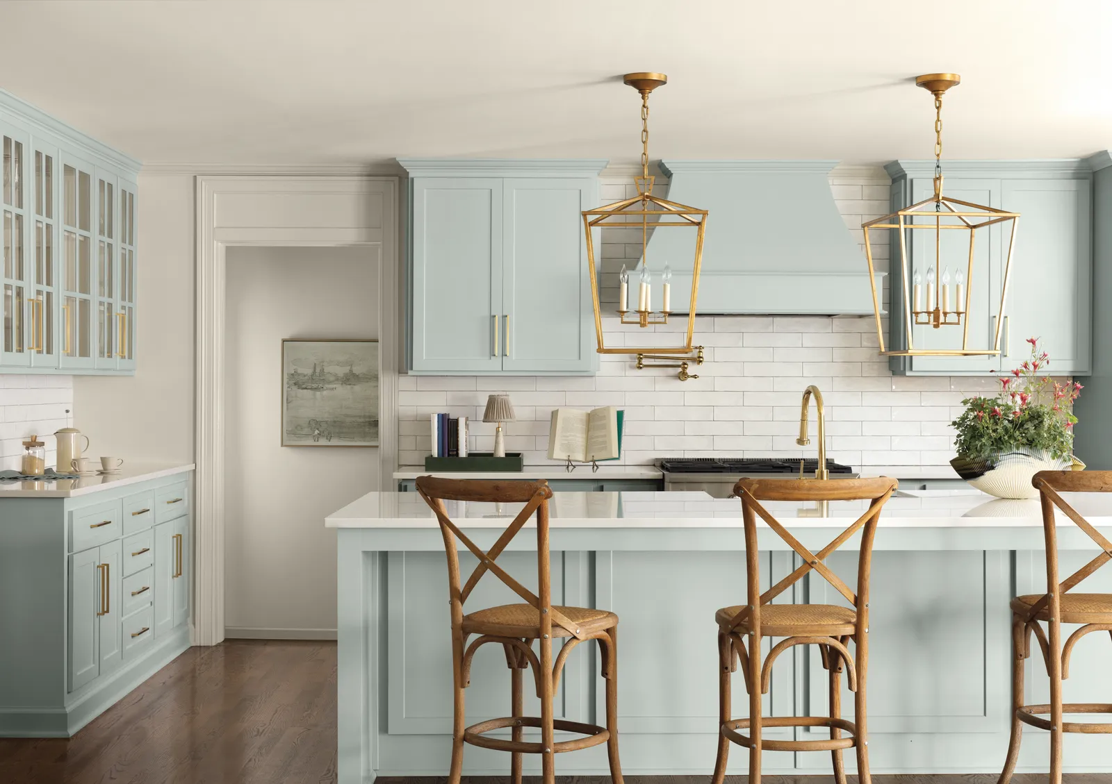 cuisine shaker bleue pâle couleur de l'année 2027 Benjamin Moore