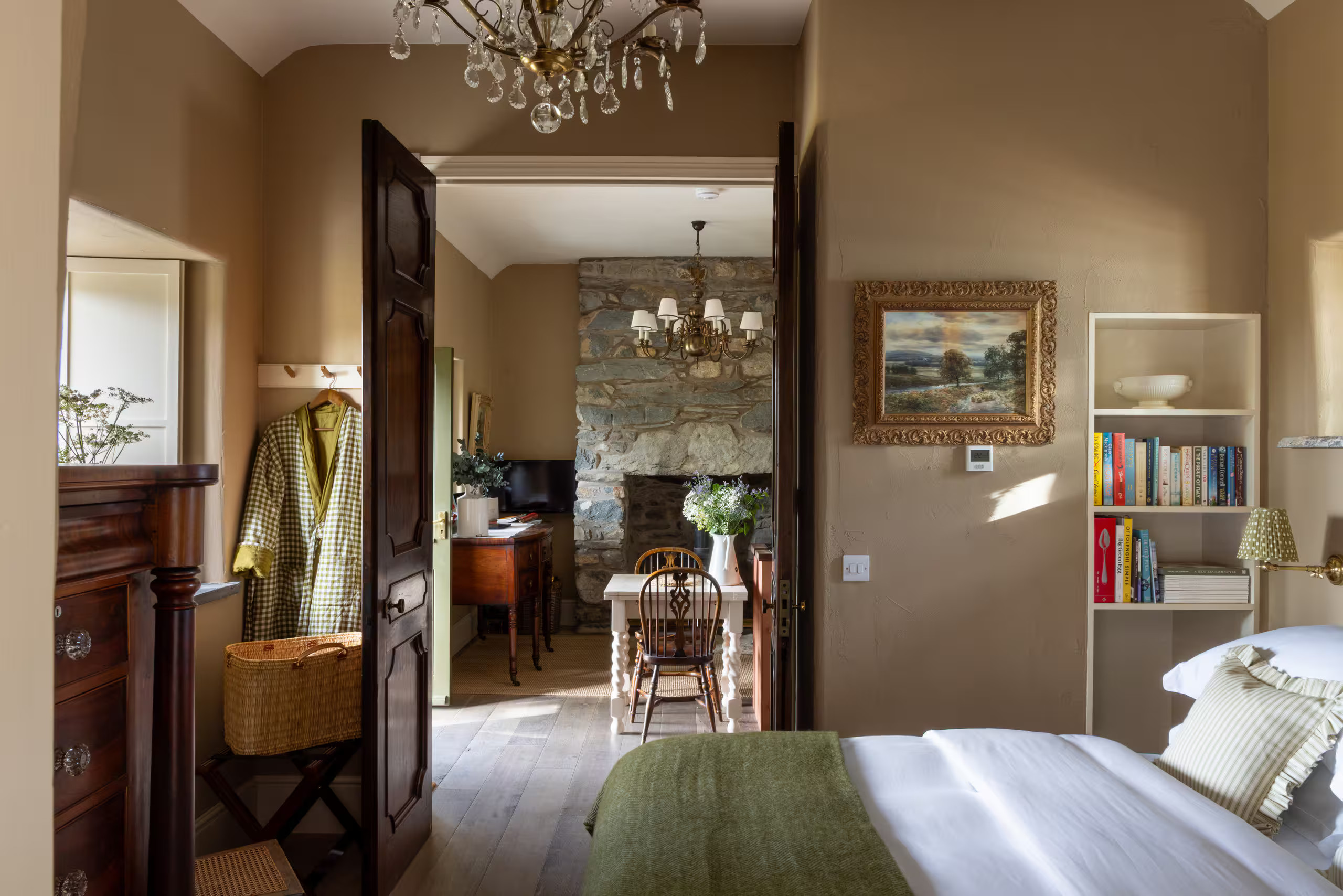 chambre et salon décoration rustique chic cottage en pierre au cœur du Pays de Galles chambre et salon décoration rustique chic cottage en pierre au cœur du Pays de Galles