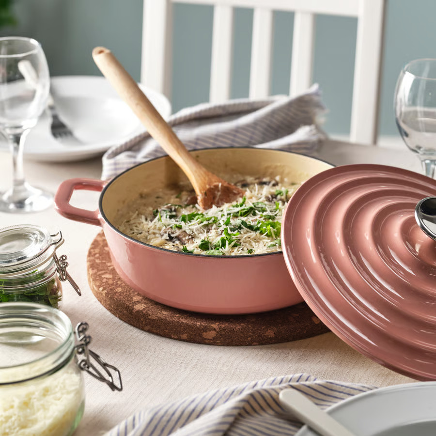 cocotte en fonte IKEA rose VARDAGEN cocotte en fonte IKEA rose VARDAGEN