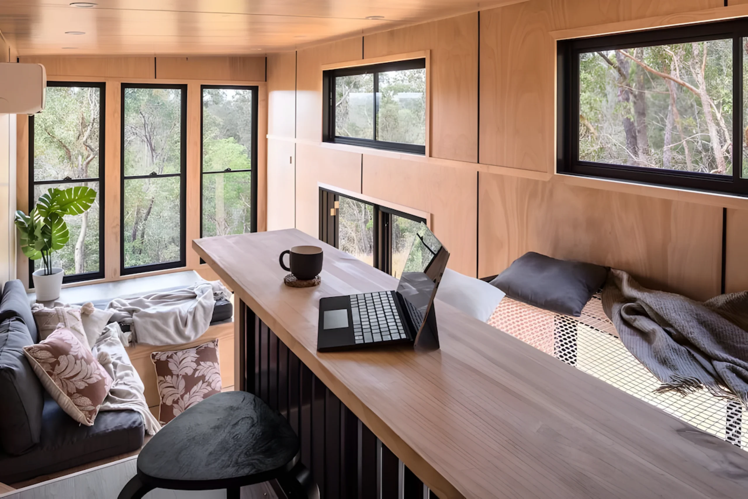 bureau sur mezzanine Tiny house 20m2 Wildscape par Tiny Tect bureau sur mezzanine Tiny house 20m2 Wildscape par Tiny Tect