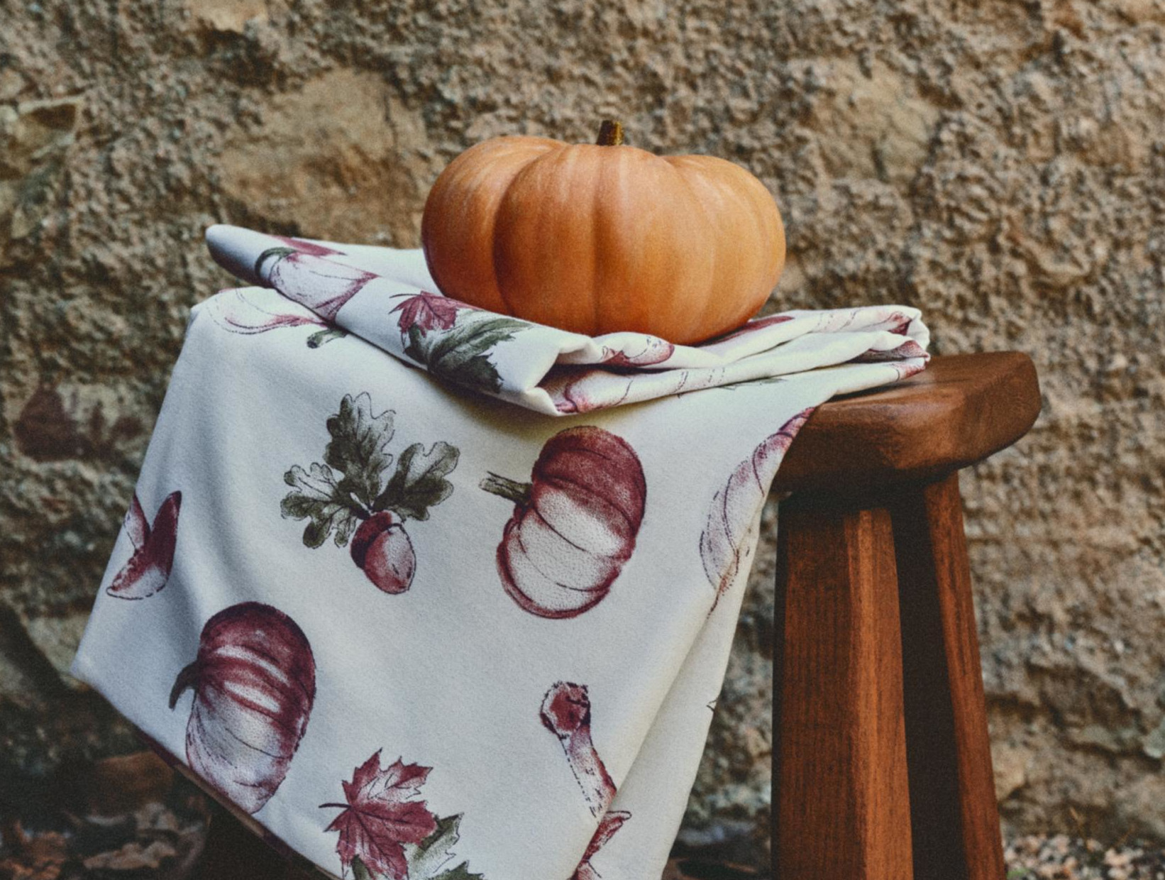 nappe citrouille bordeaux Lefties Home Halloween 2026 nappe citrouille bordeaux Lefties Home Halloween 2026